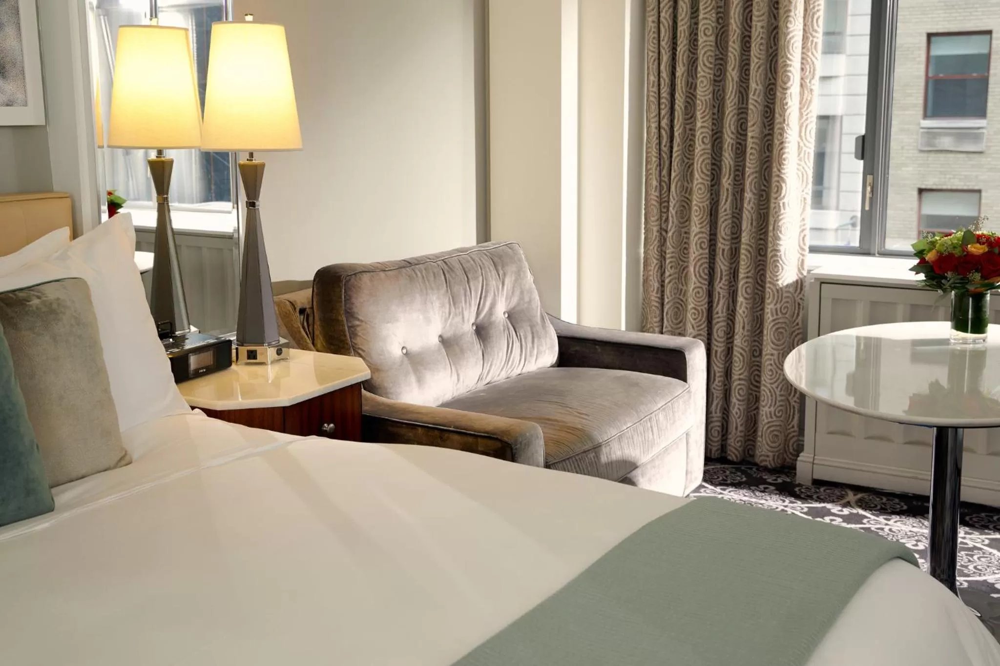 Photo of the whole room, Bed in Loews Regency New York Hotel