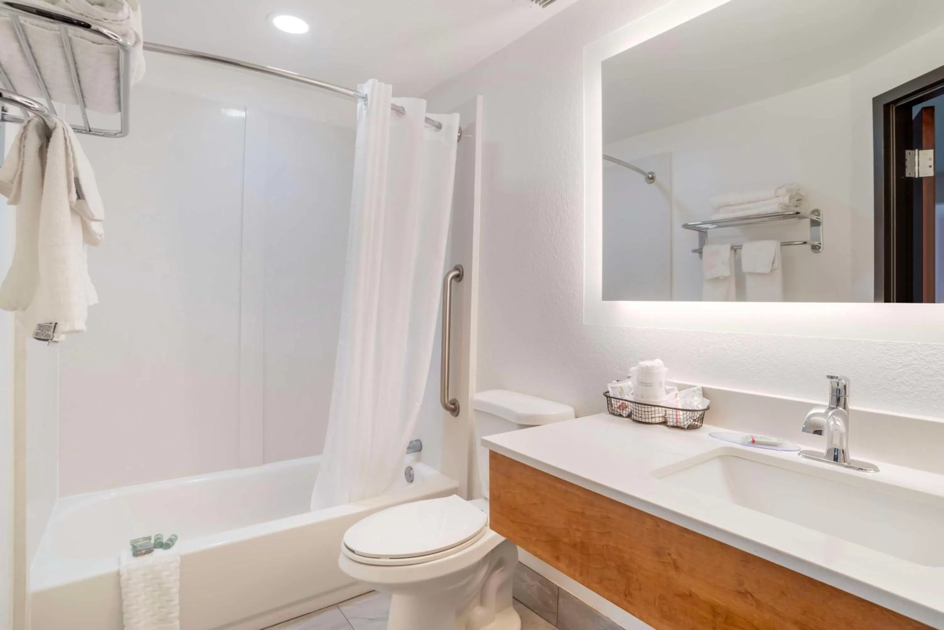 Bathroom in Best Western Statesville Inn