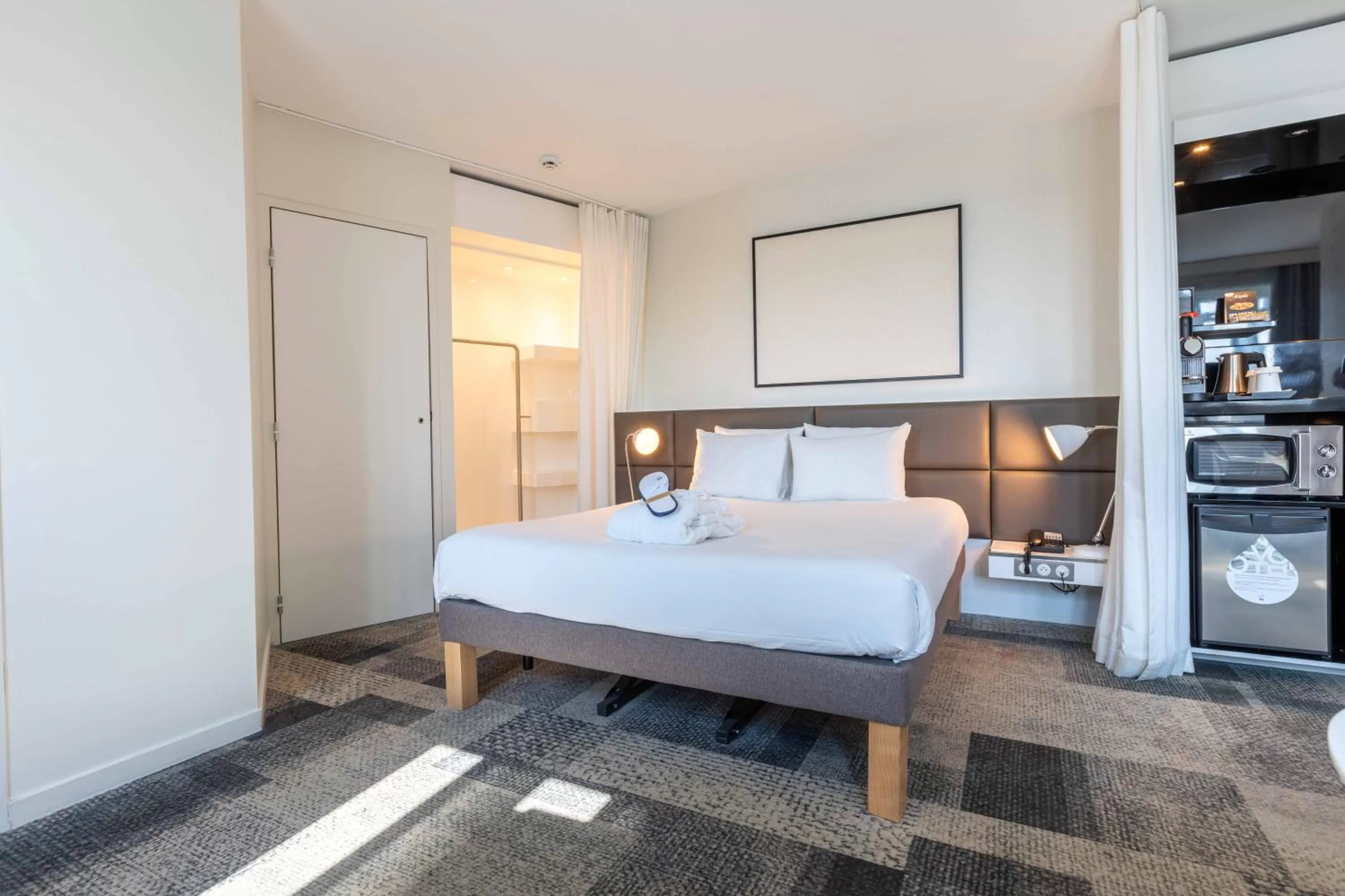 Bed in Novotel Suites Paris Expo Porte de Versailles