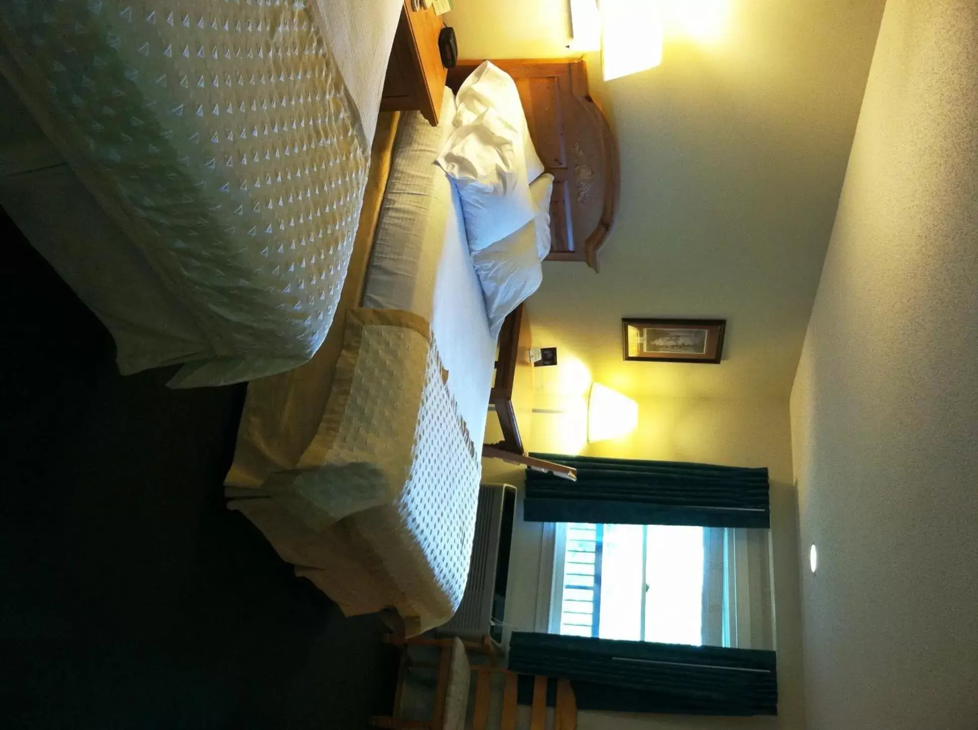 Queen Room with Two Queen Beds - Lake View in Lake Chatuge Lodge Queen Room with Two Queen Beds - Lake View in Lake Chatuge Lodge