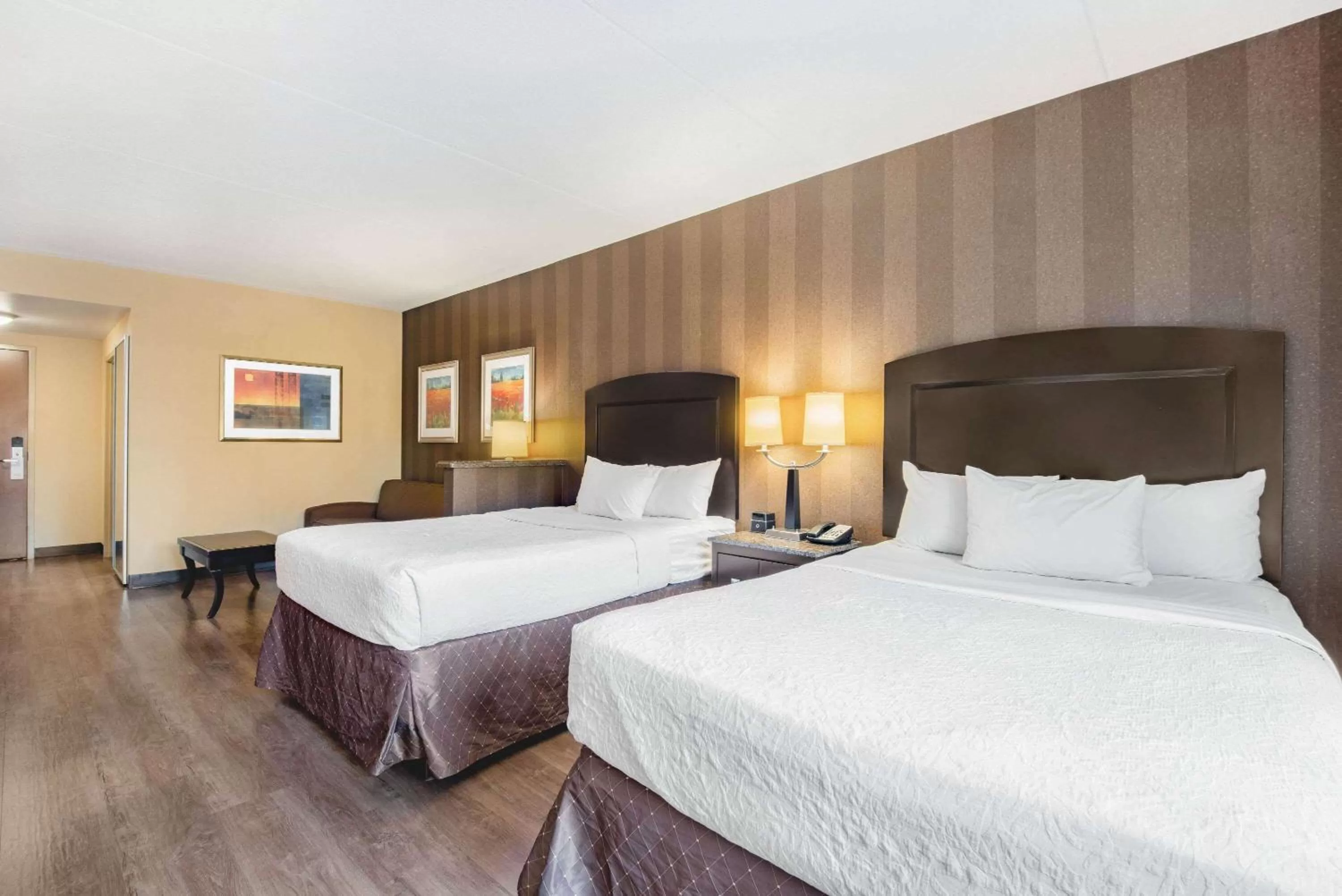 Photo of the whole room, Bed in La Quinta Inn & Suites Bel Air I-95 Exit 77A