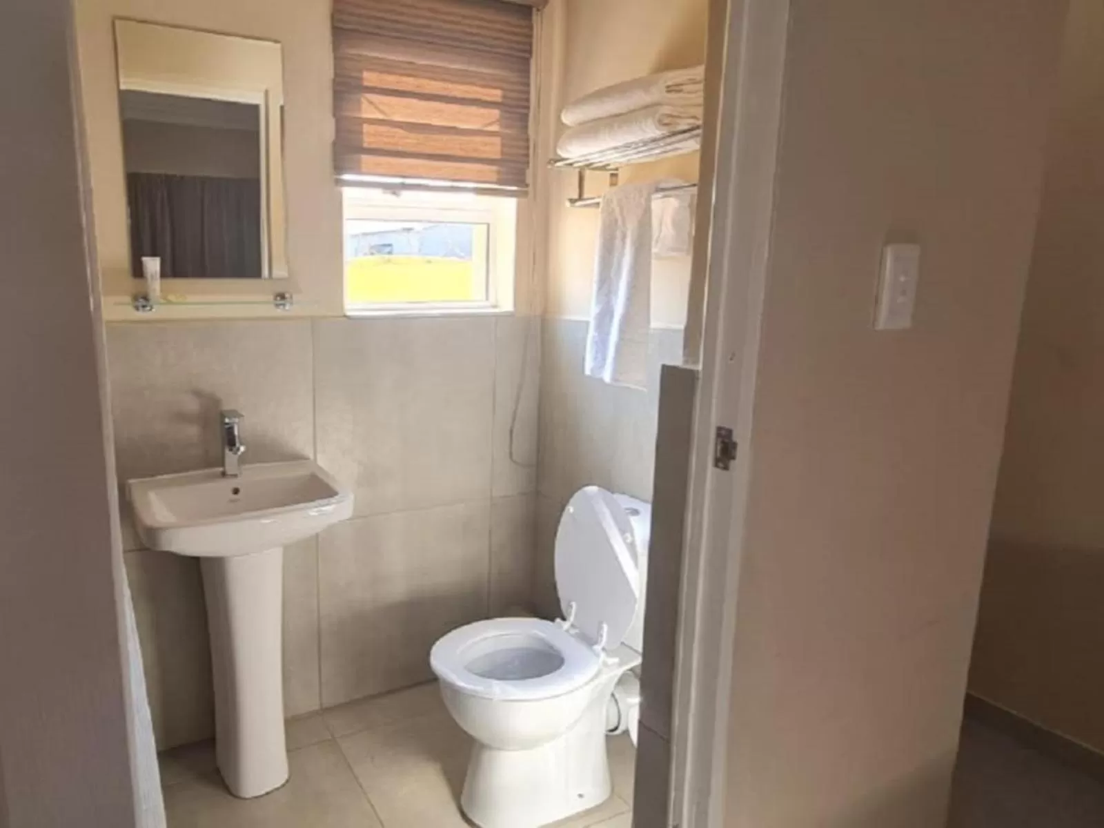 Bathroom in Benoni N12 Hotel