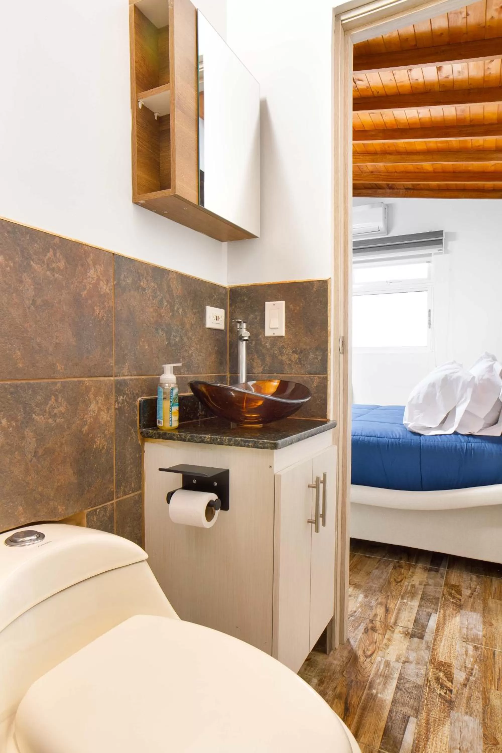 Bathroom, Kitchen/Kitchenette in Miracle