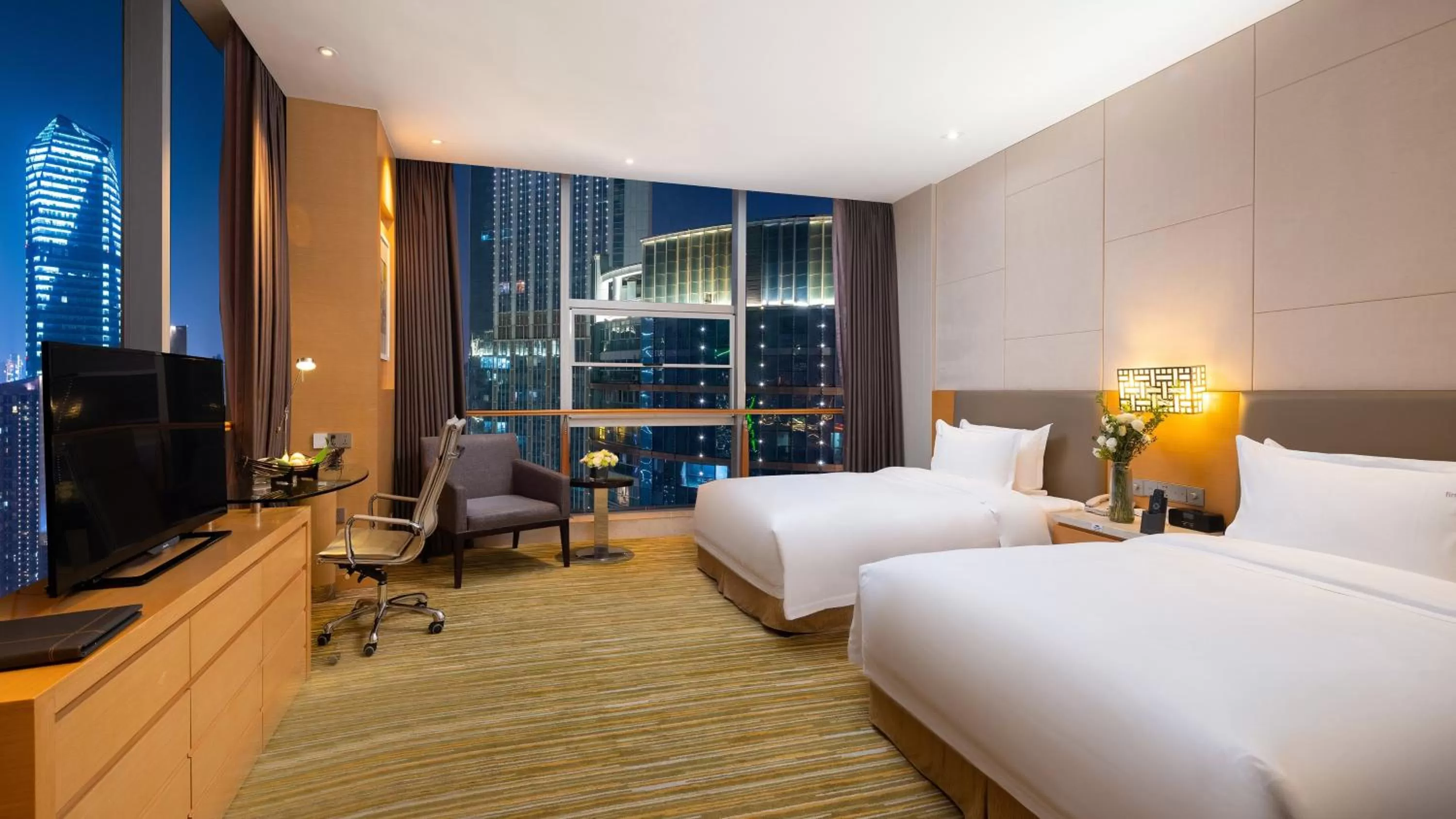 Photo of the whole room, Bed in Holiday Inn Nanchang Riverside by IHG