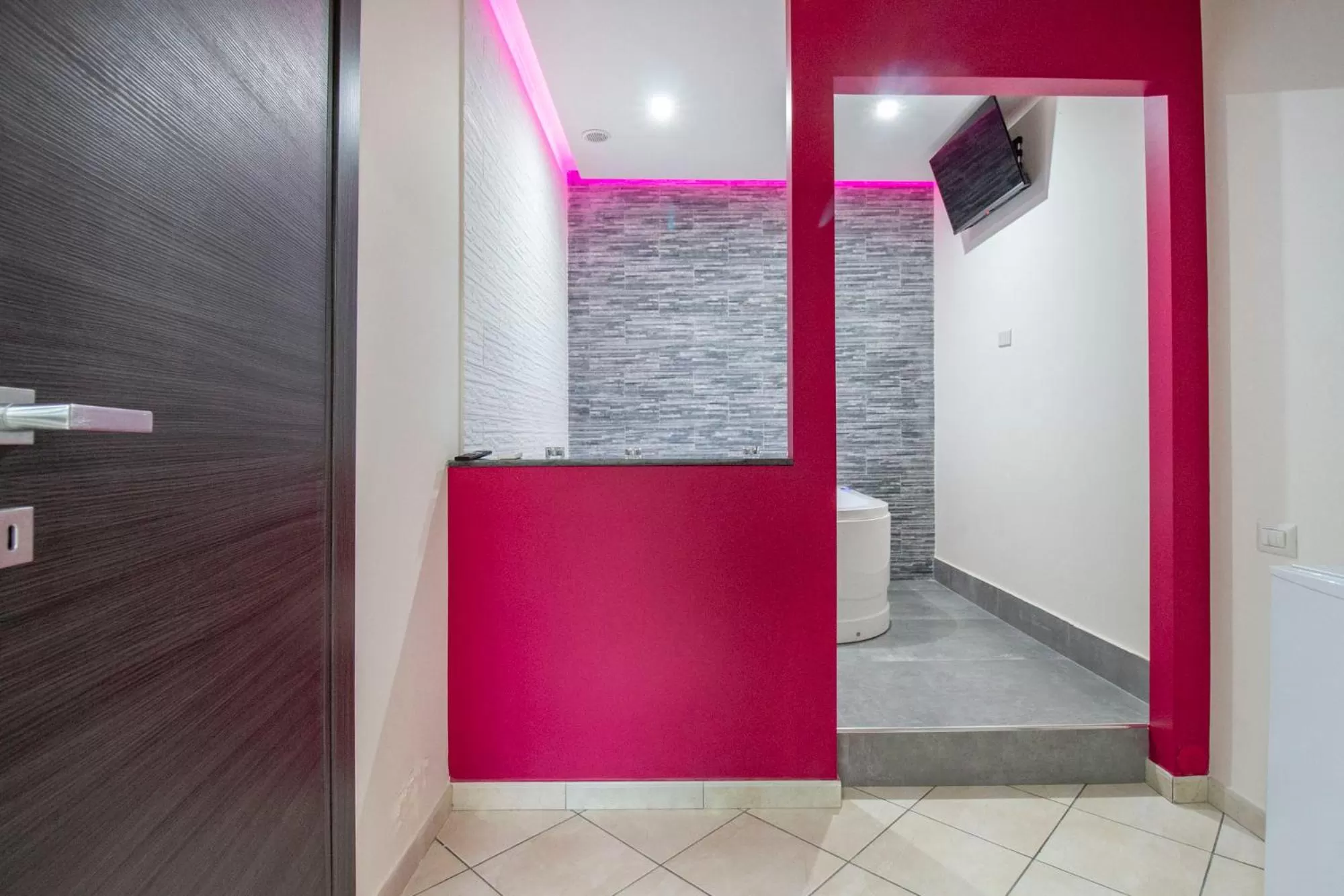 Royal Playa Suite and Apartament -private parking- self chek out