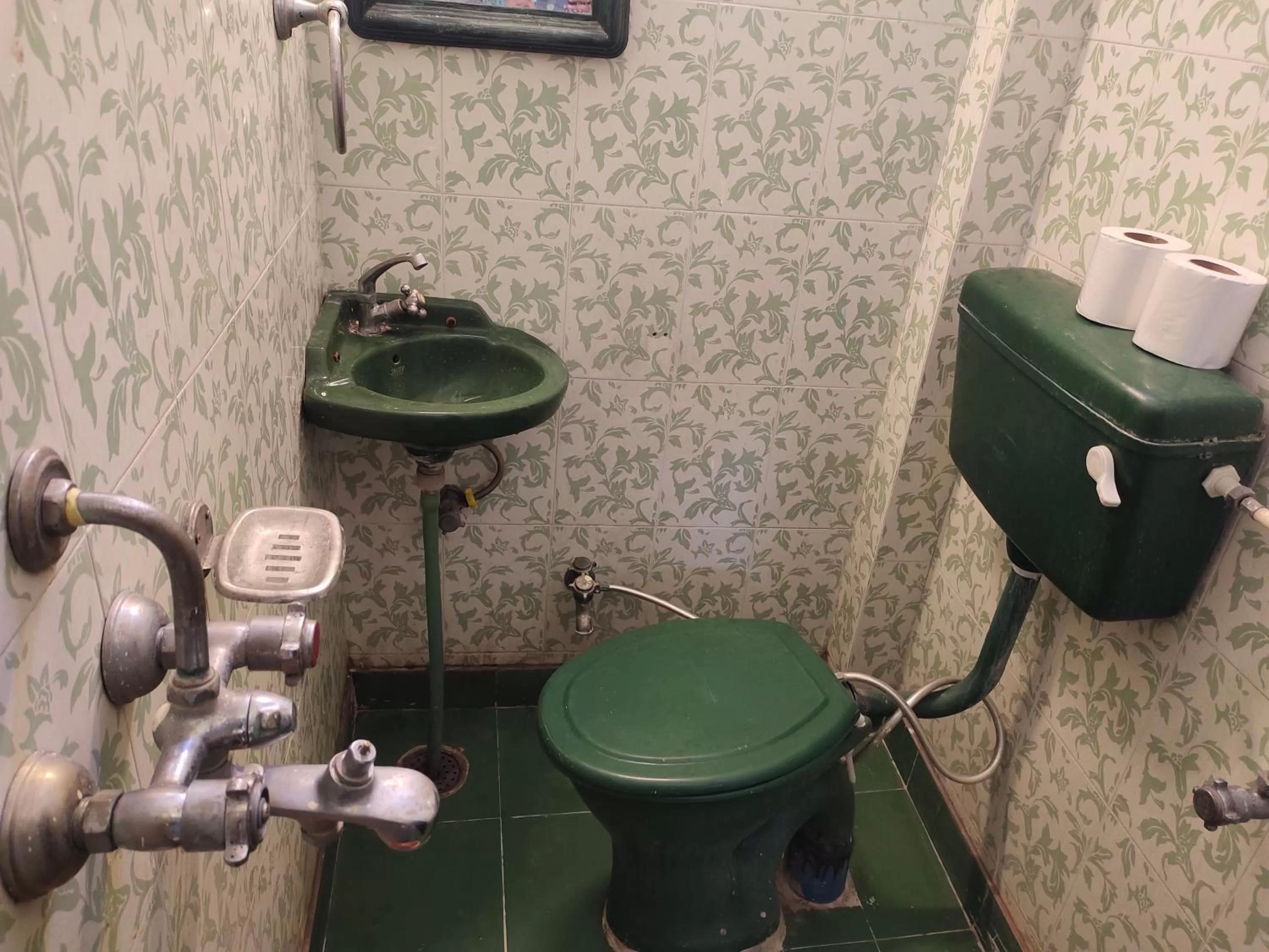 Bathroom in The Maurvi Inn