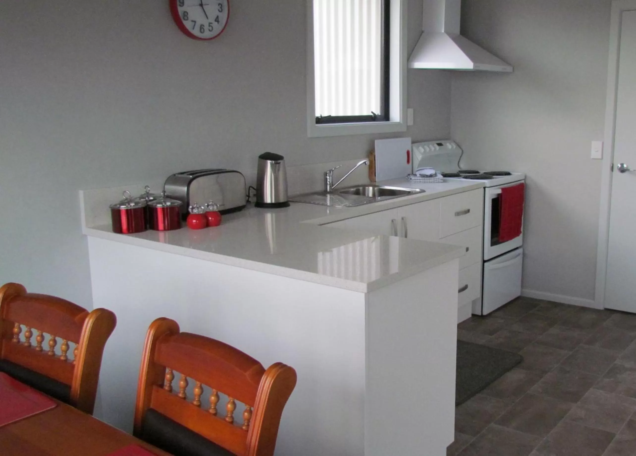 Kitchen or kitchenette in Birchwood Cottages
