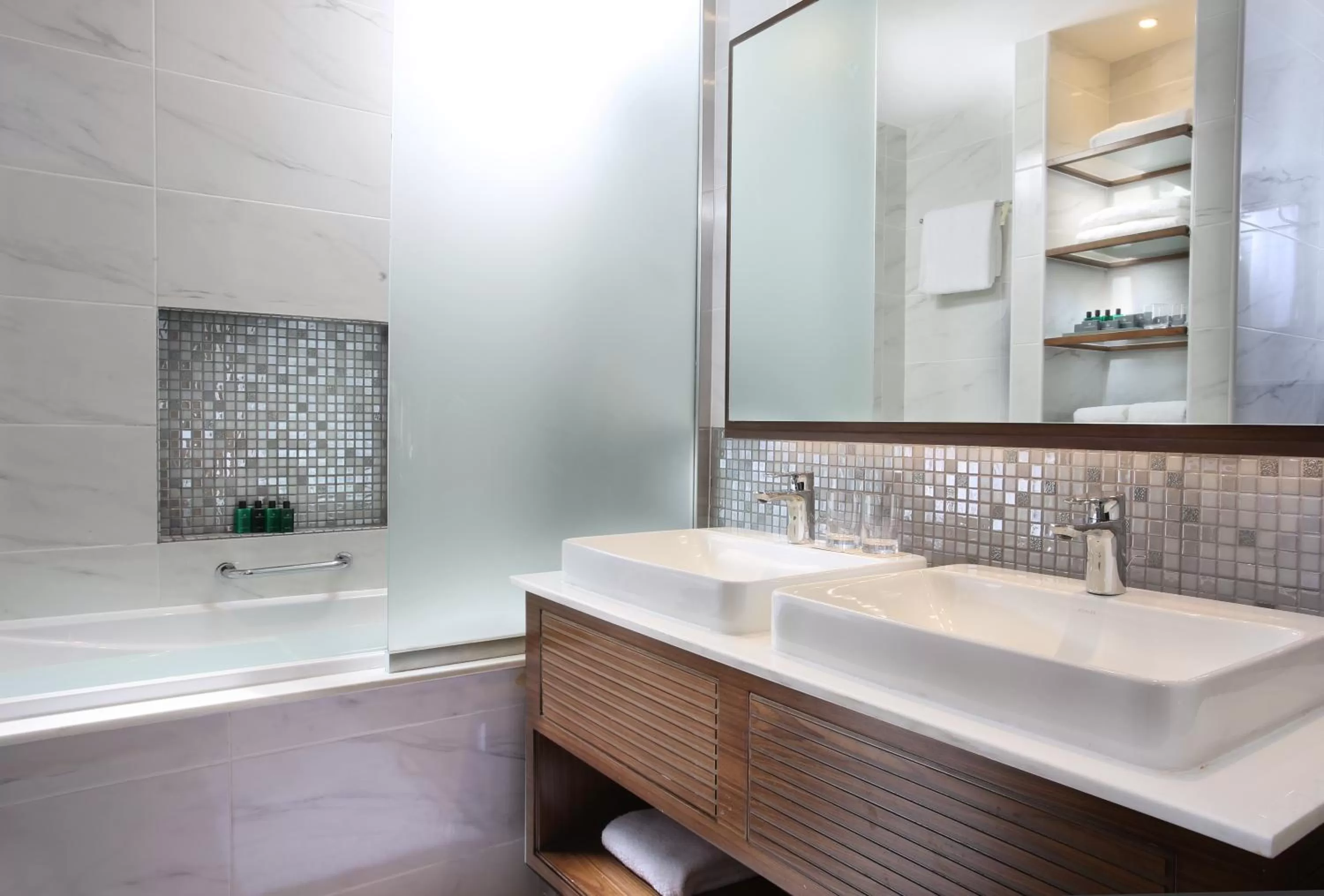 Toilet in Metropolitan Hotel Dubai