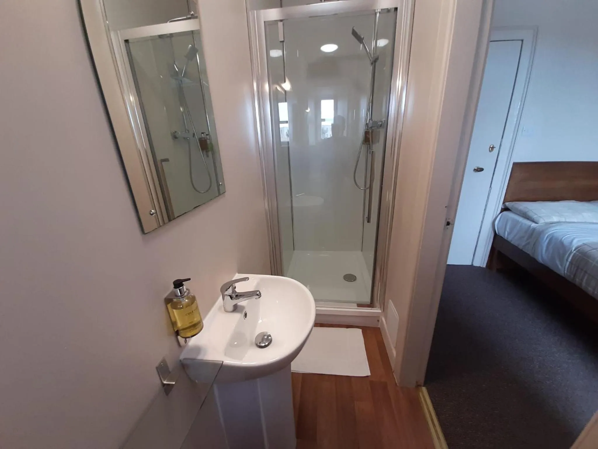 Bathroom, Bed in Adelphi Hotel