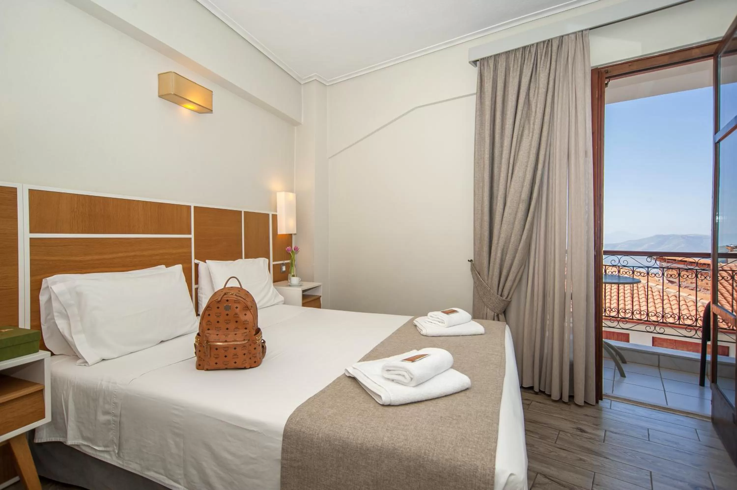 Balcony/Terrace, Bed in Fedriades Delphi Hotel