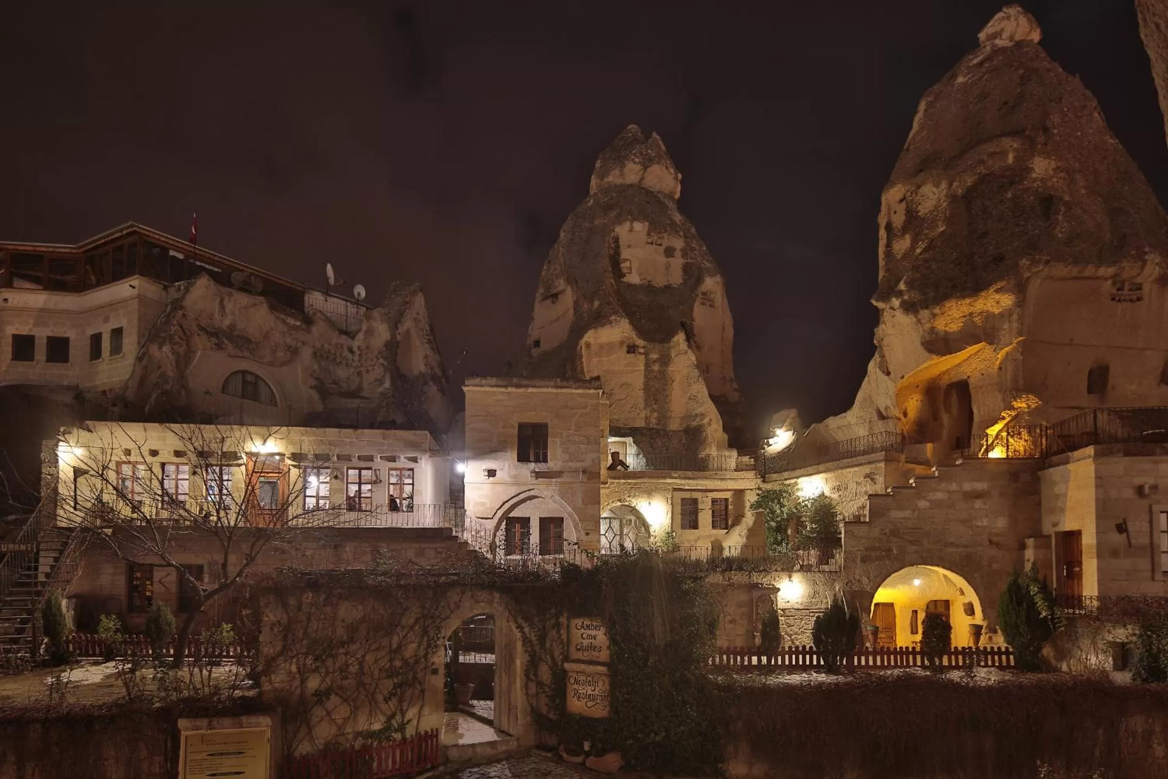 Facade/entrance in Amber Cave Suites