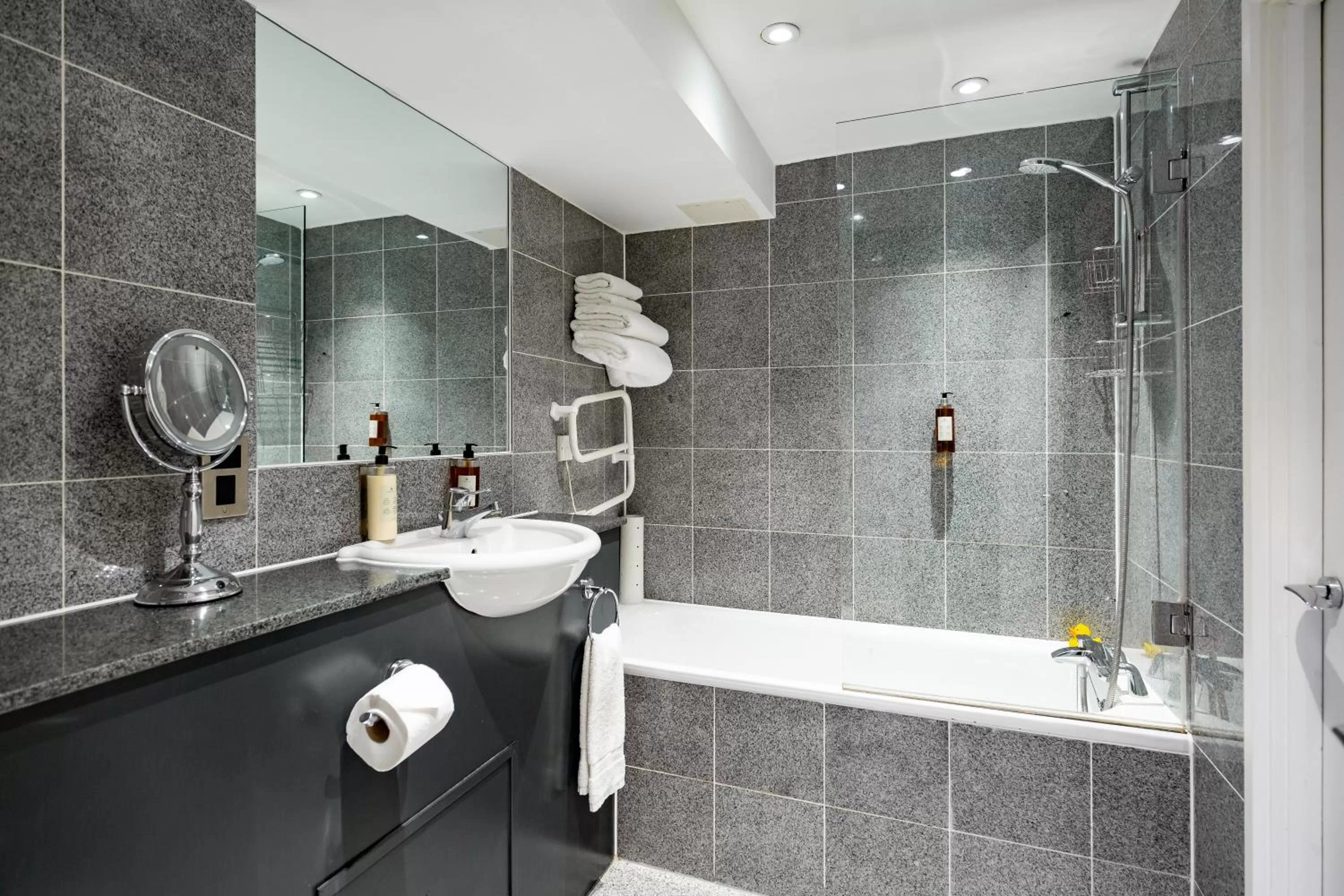 Bathroom in 196 Bishopsgate