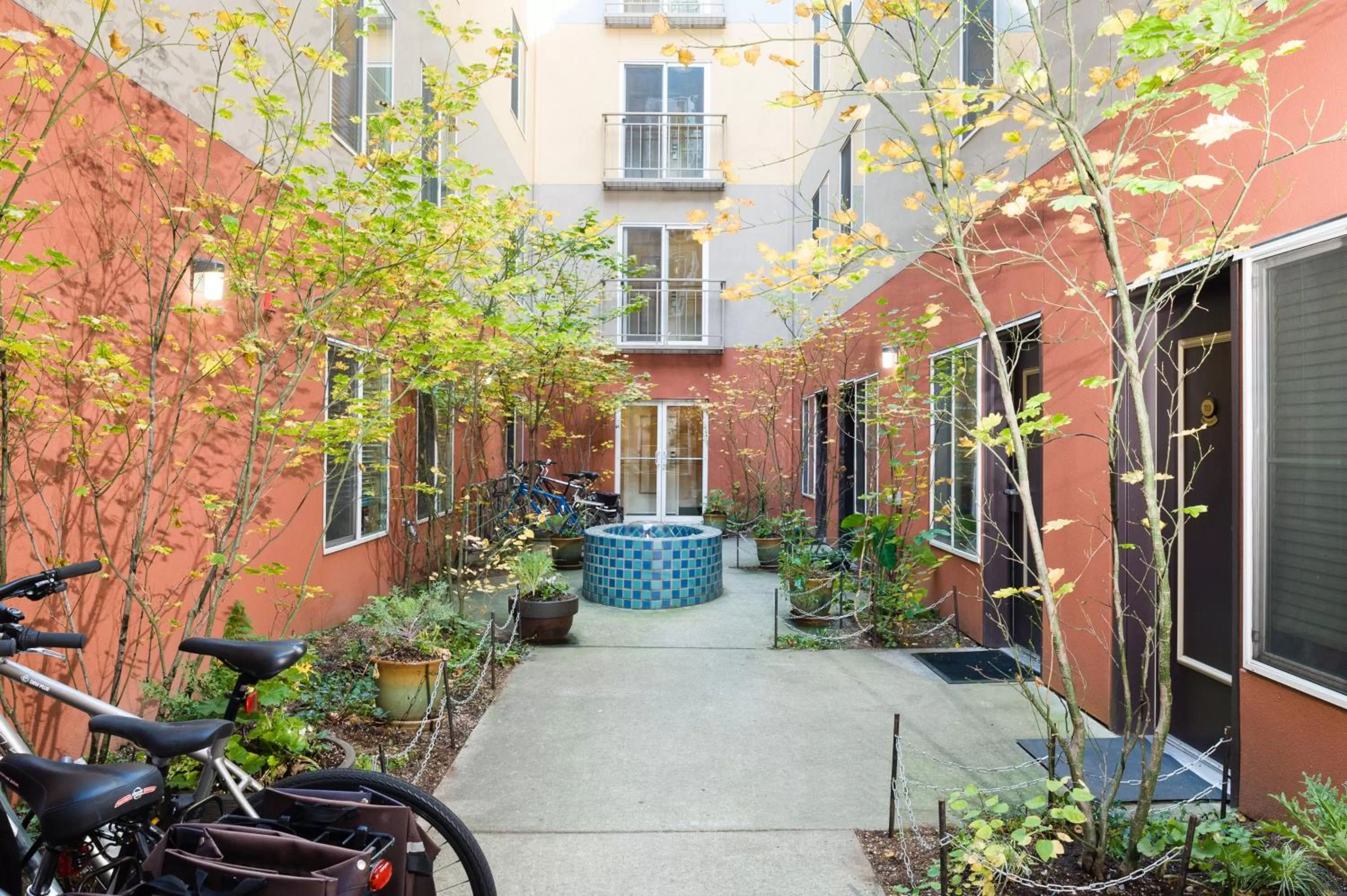 Area and facilities in Belltown Inn