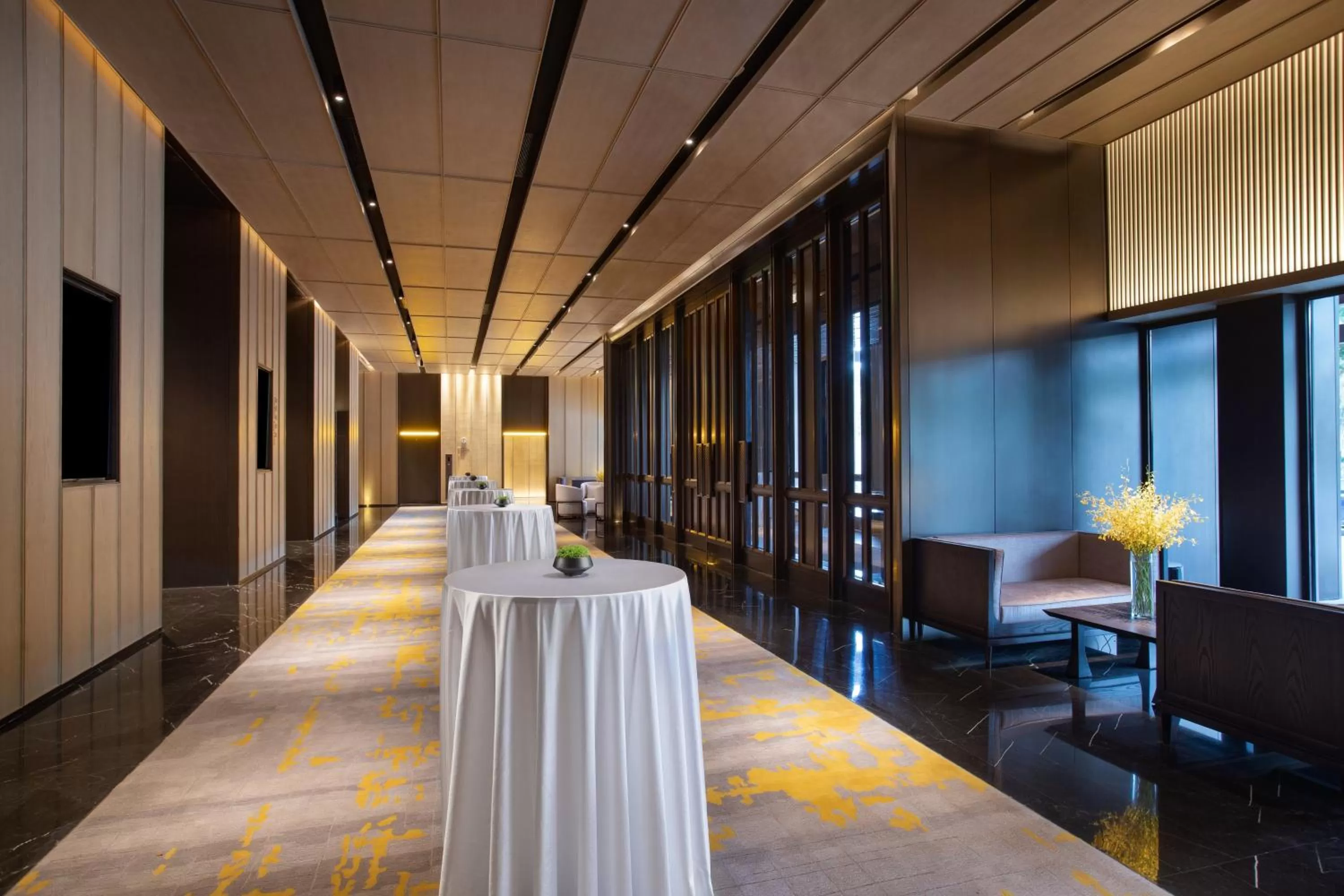 Meeting/conference room in HUALUXE Xi'an Tanghua by IHG