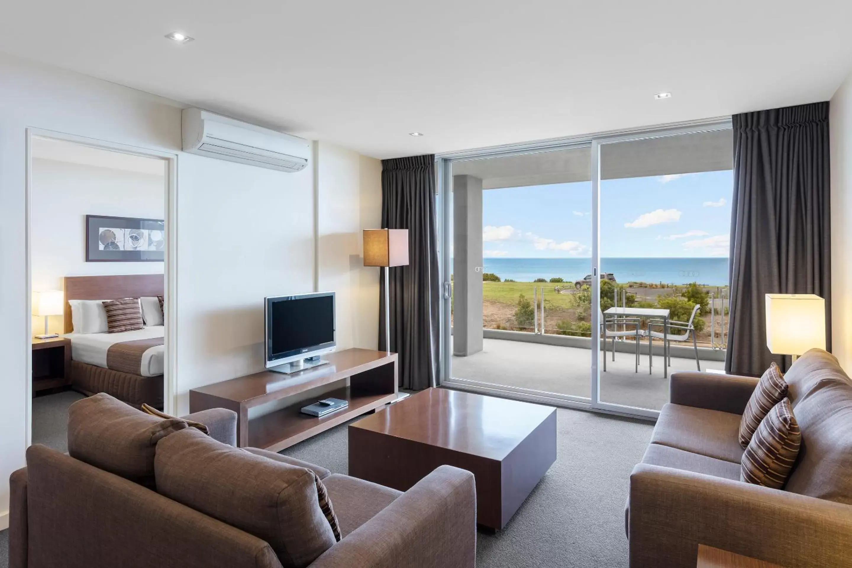 One-Bedroom Apartment with Ocean View in Wyndham Resort Torquay One-Bedroom Apartment with Ocean View in Wyndham Resort Torquay