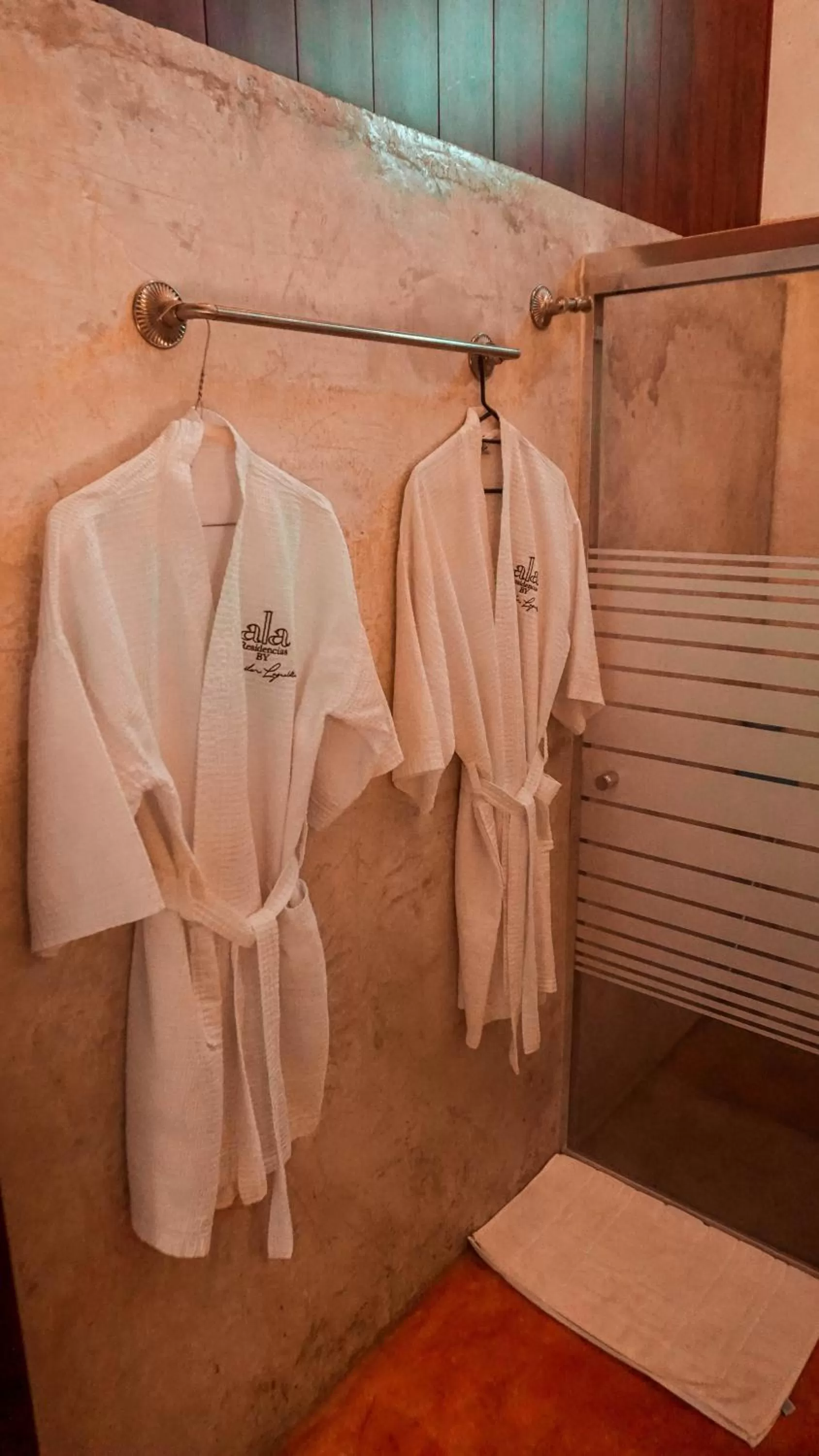 Shower in Apartamentos "Ala Residencias"