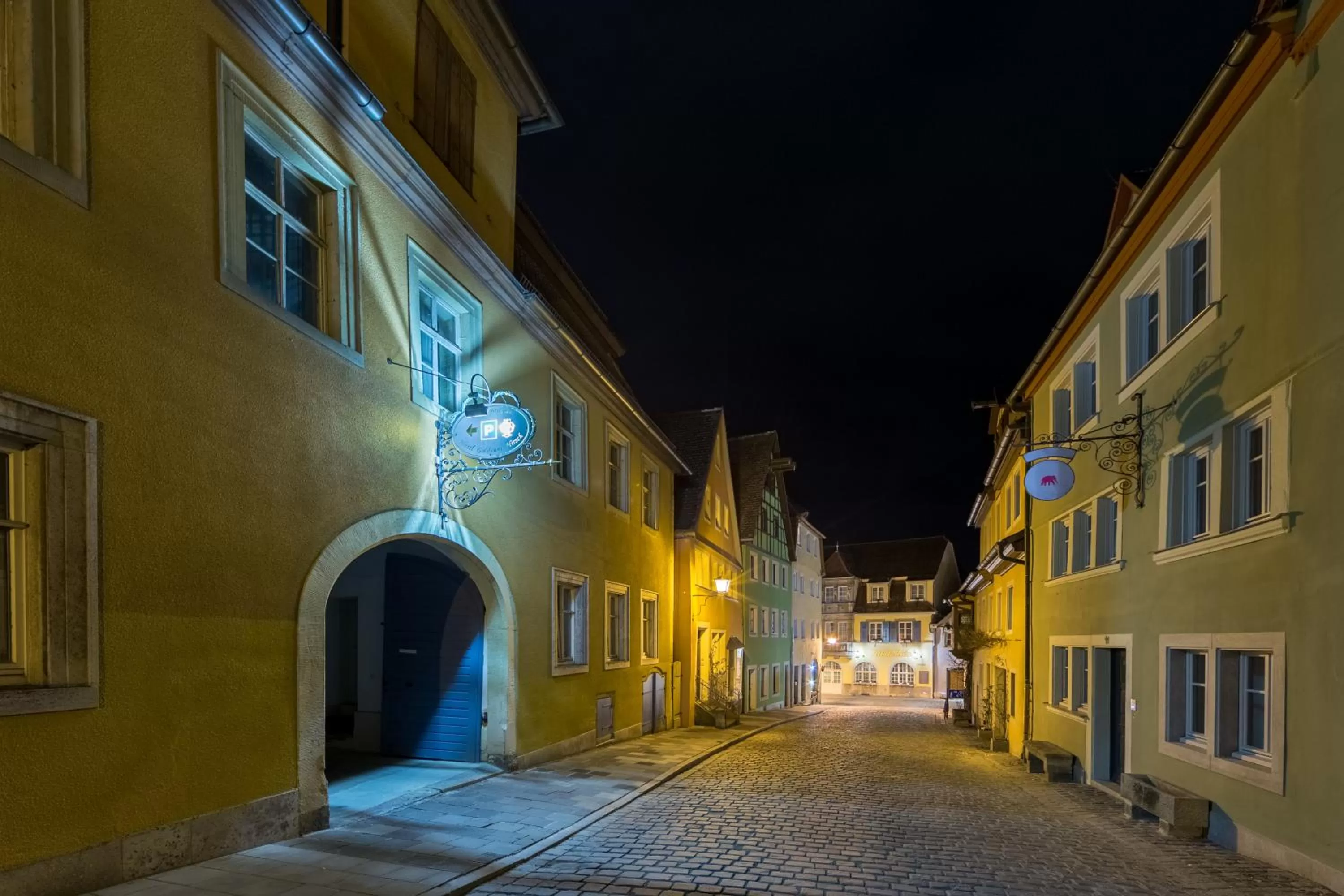 Night in Historik Hotel Goldener Hirsch Rothenburg
