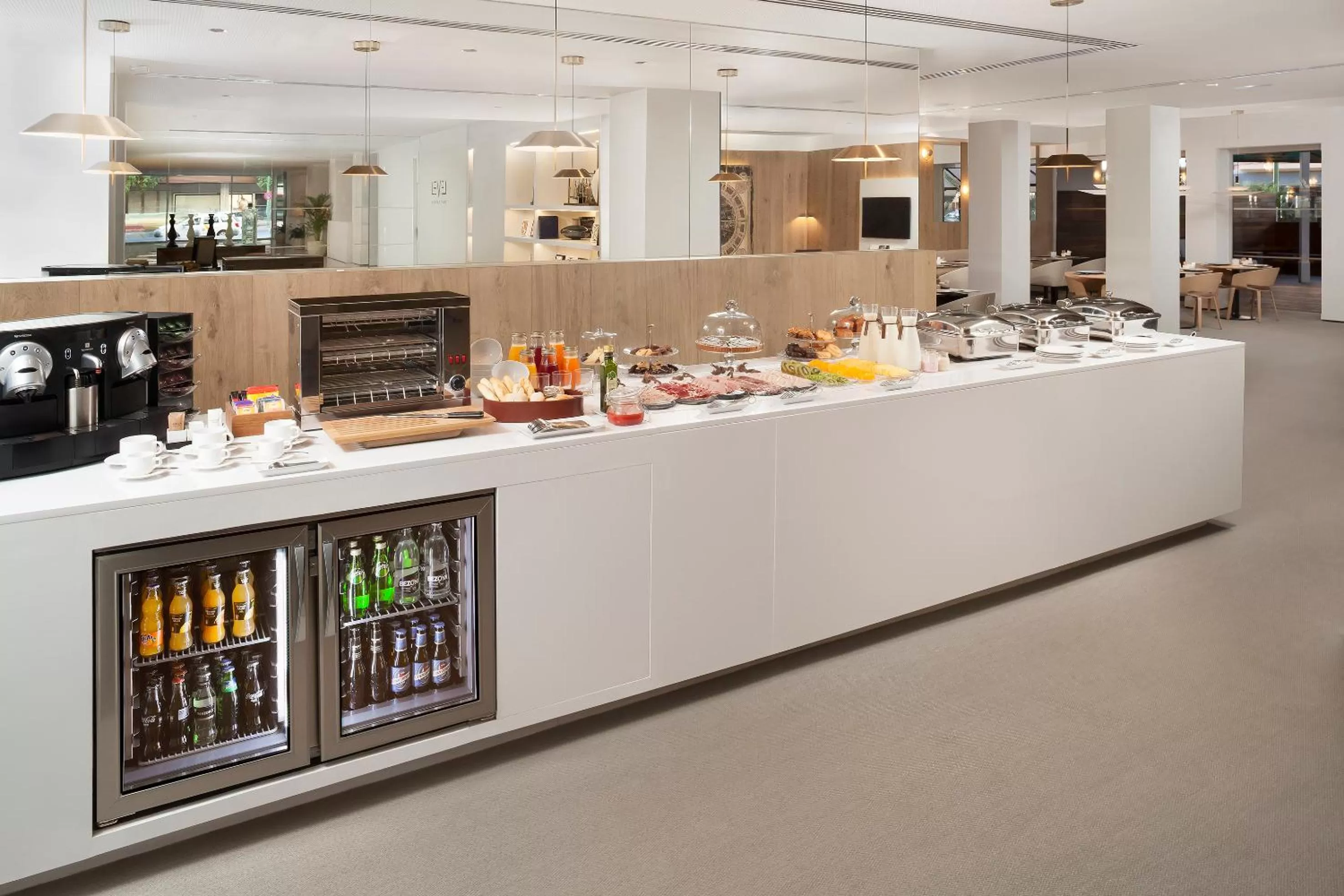 Restaurant/places to eat in Melia Lebreros