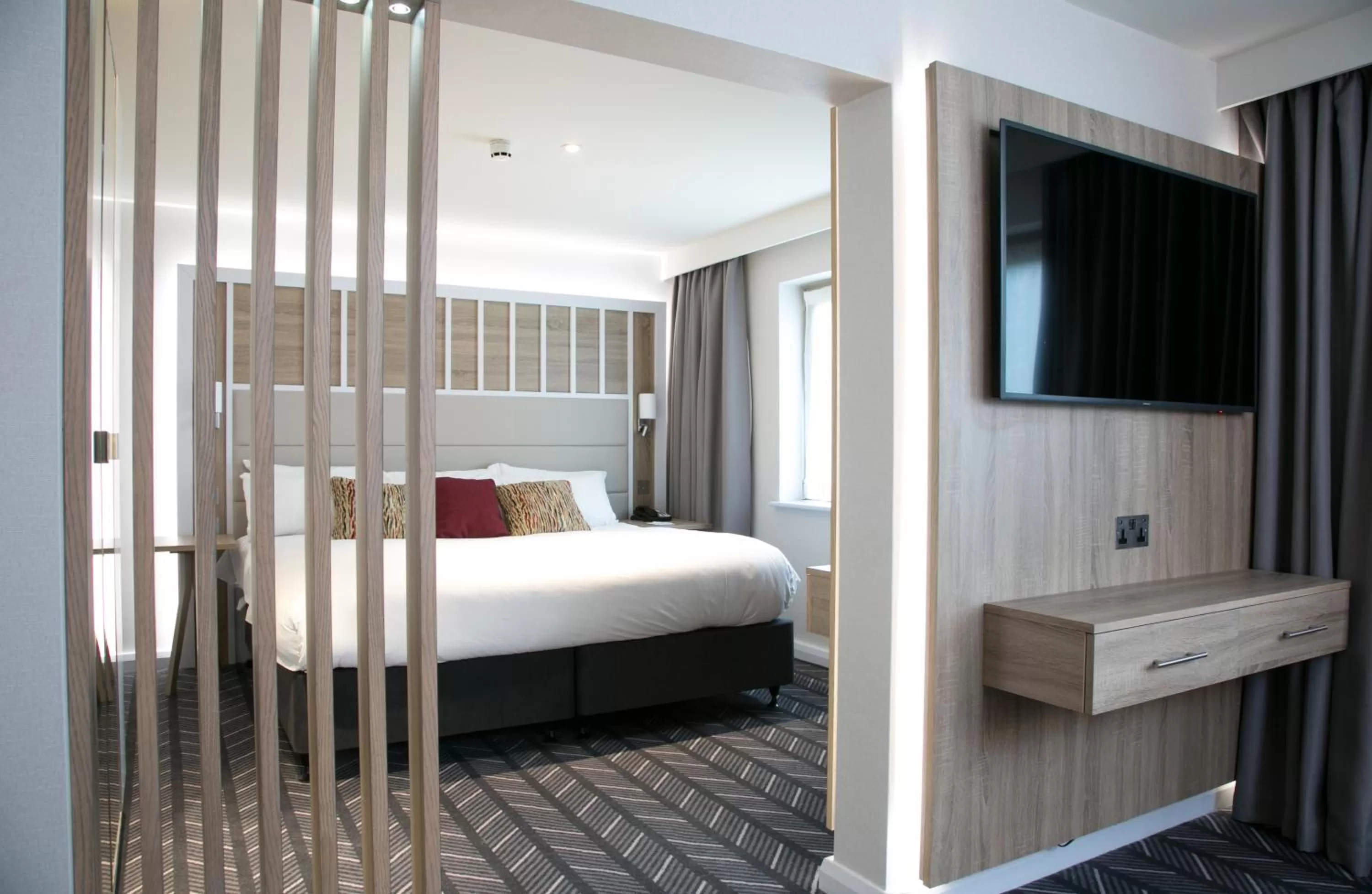 Photo of the whole room, Bed in Holiday Inn London-Shepperton by IHG