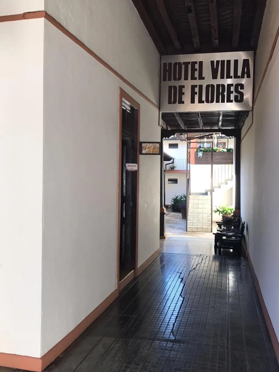 Facade/entrance in Hotel Villa de Flores