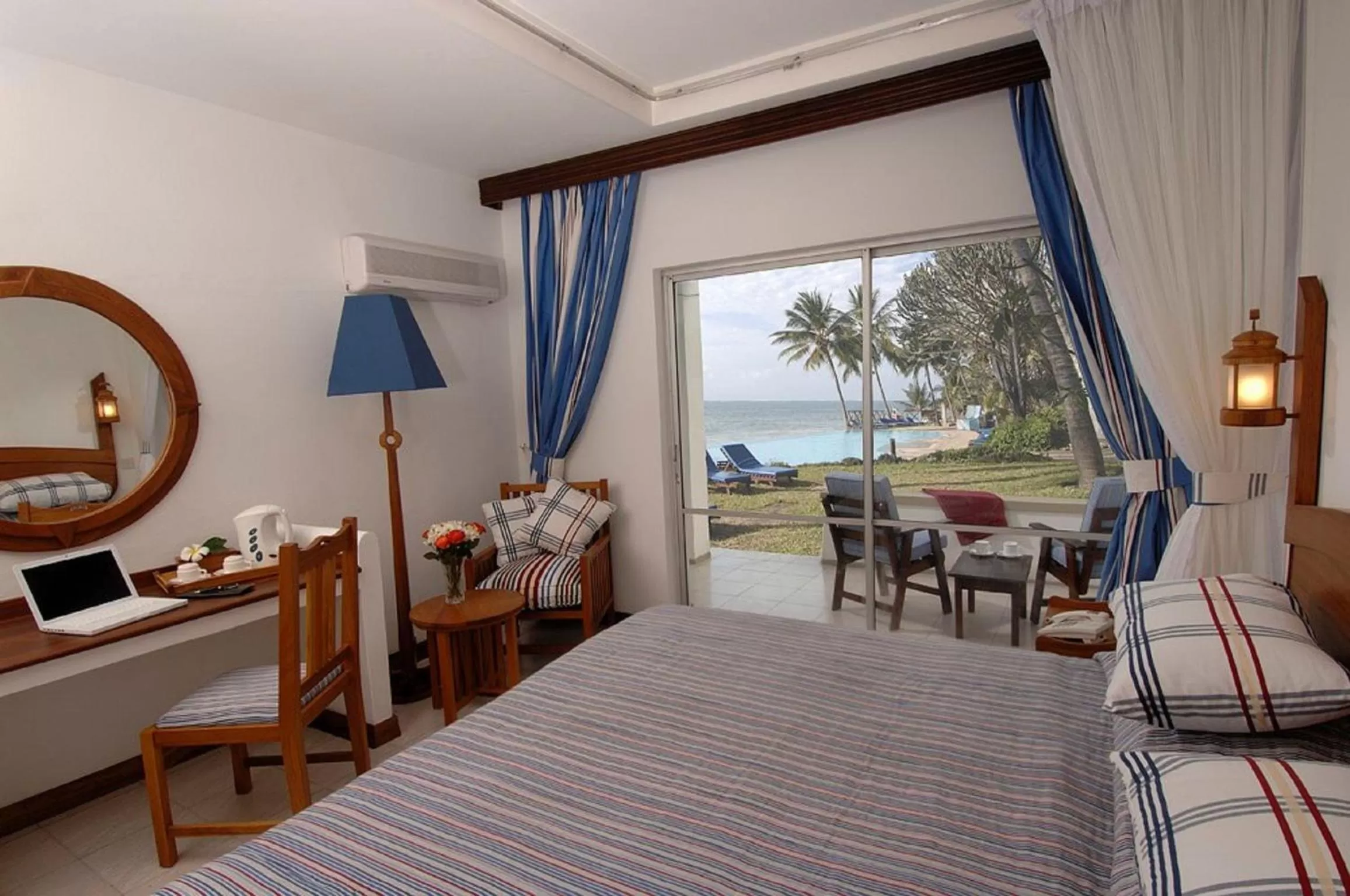 Photo of the whole room, Bed in Voyager Beach Resort