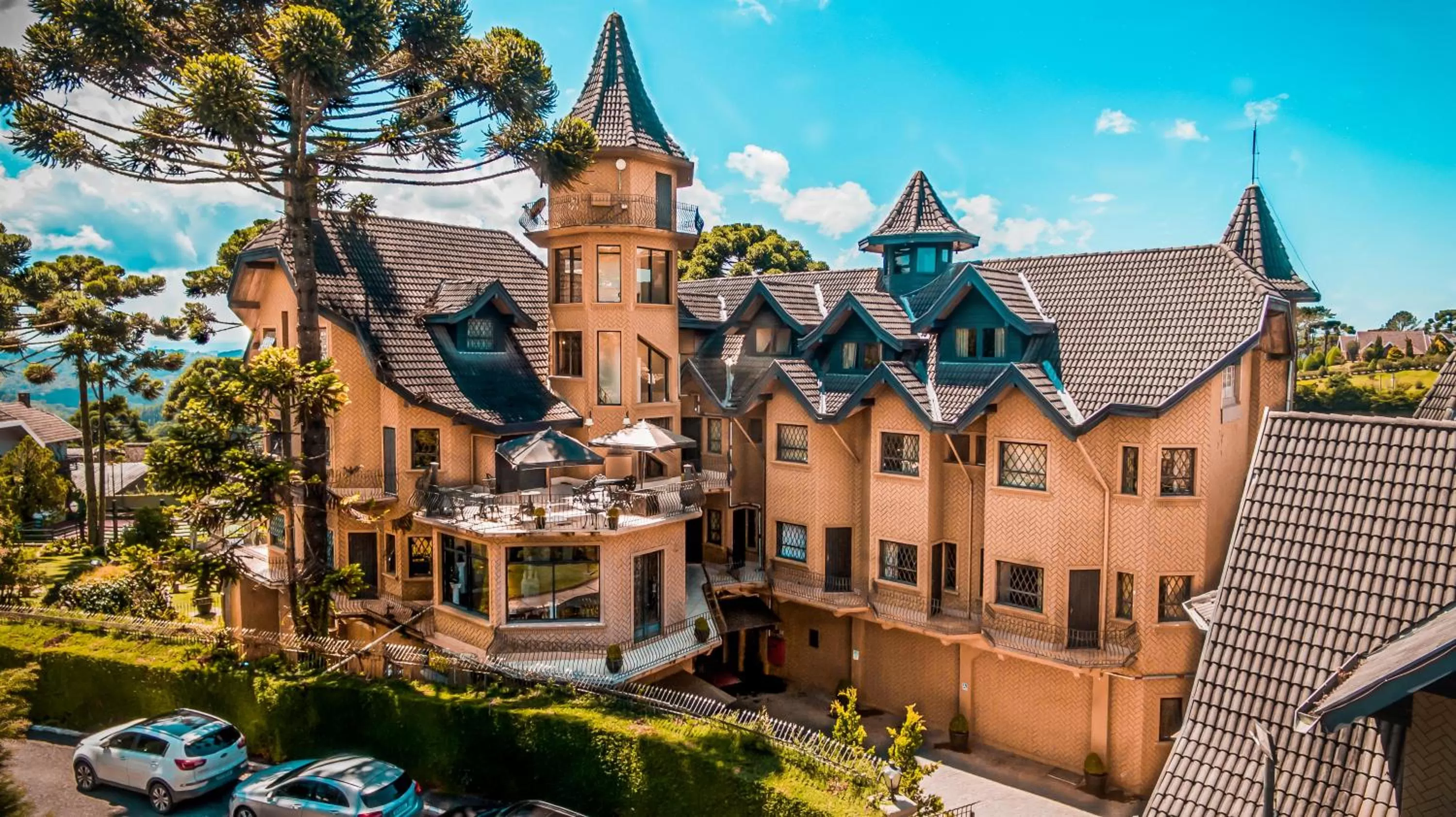 Property building in Hotel Castelo Nacional Inn Campos do Jordão