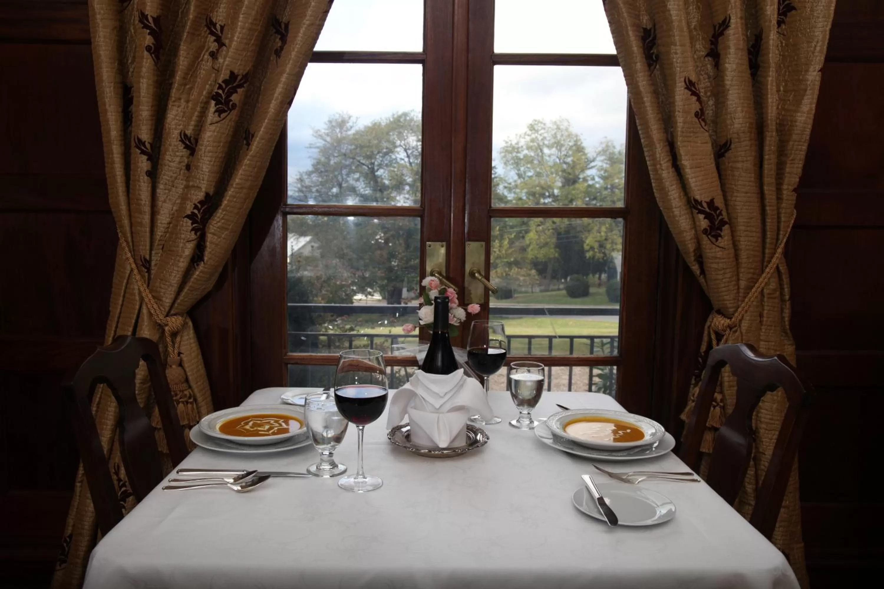 Dining area in Mercersburg Inn