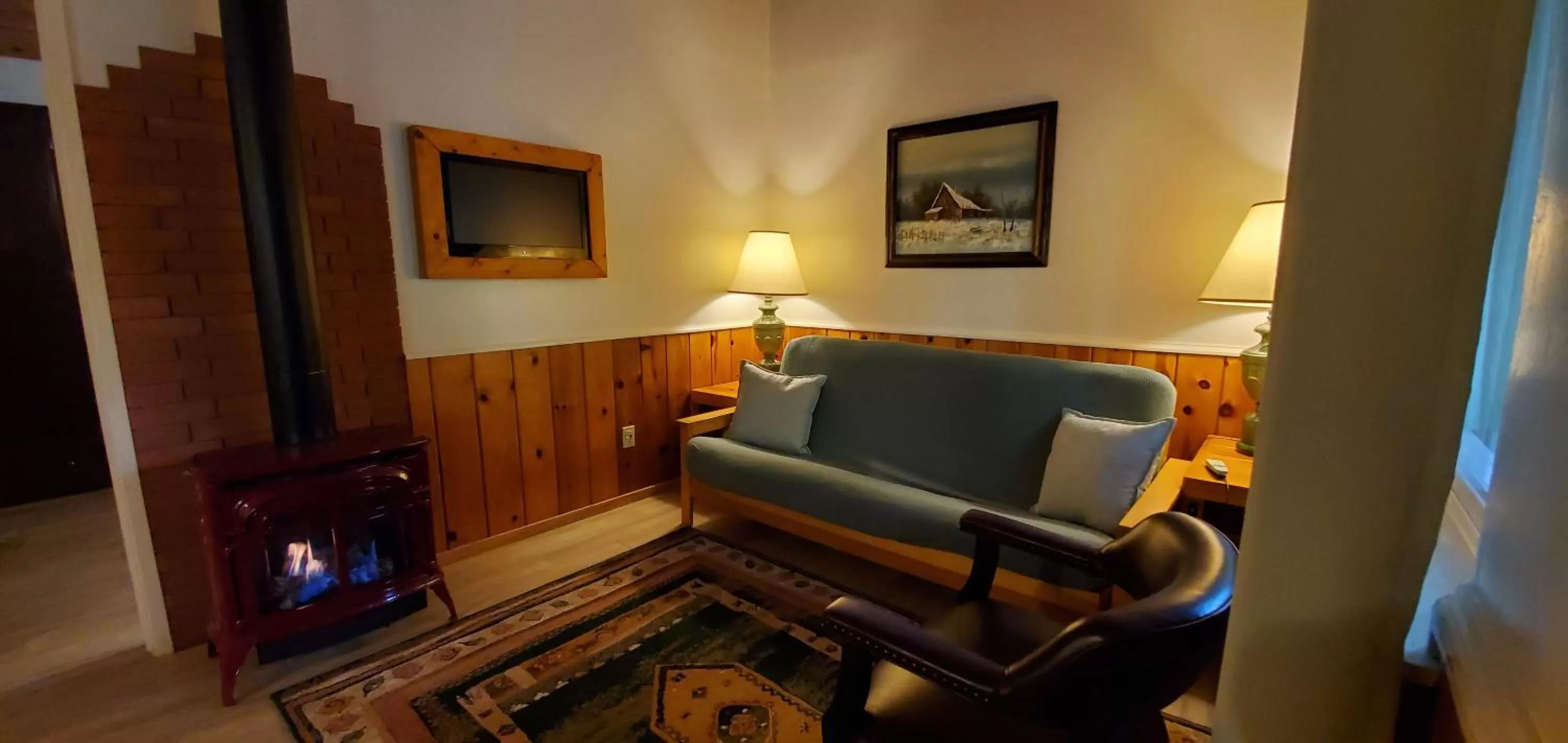 Two-Bedroom Cabin (Cabin 10) in Fern River Resort