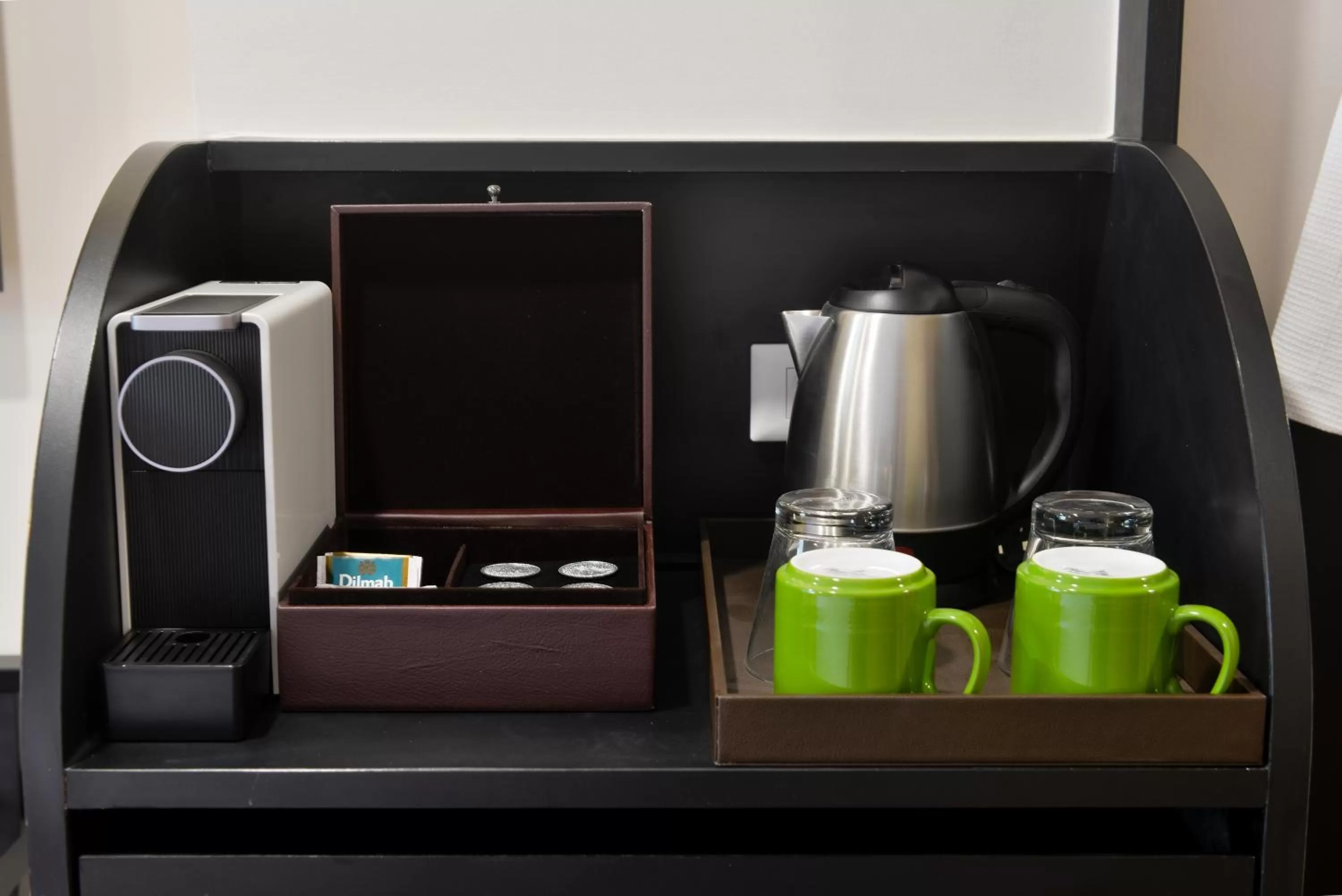 Coffee/tea facilities in Oakwood Hotel & Residence Bangkok