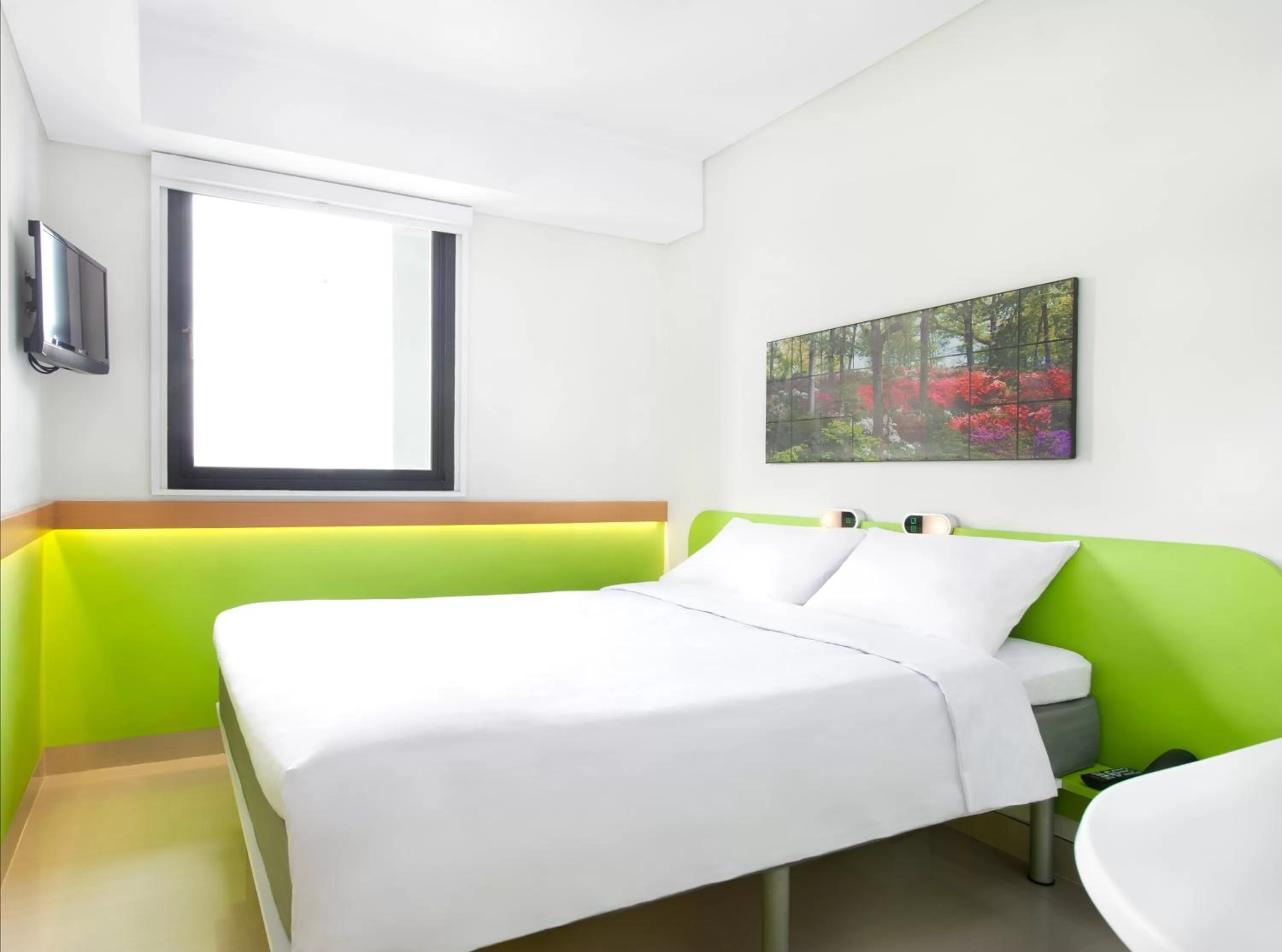Bedroom in Ibis Budget Jakarta Daan Mogot
