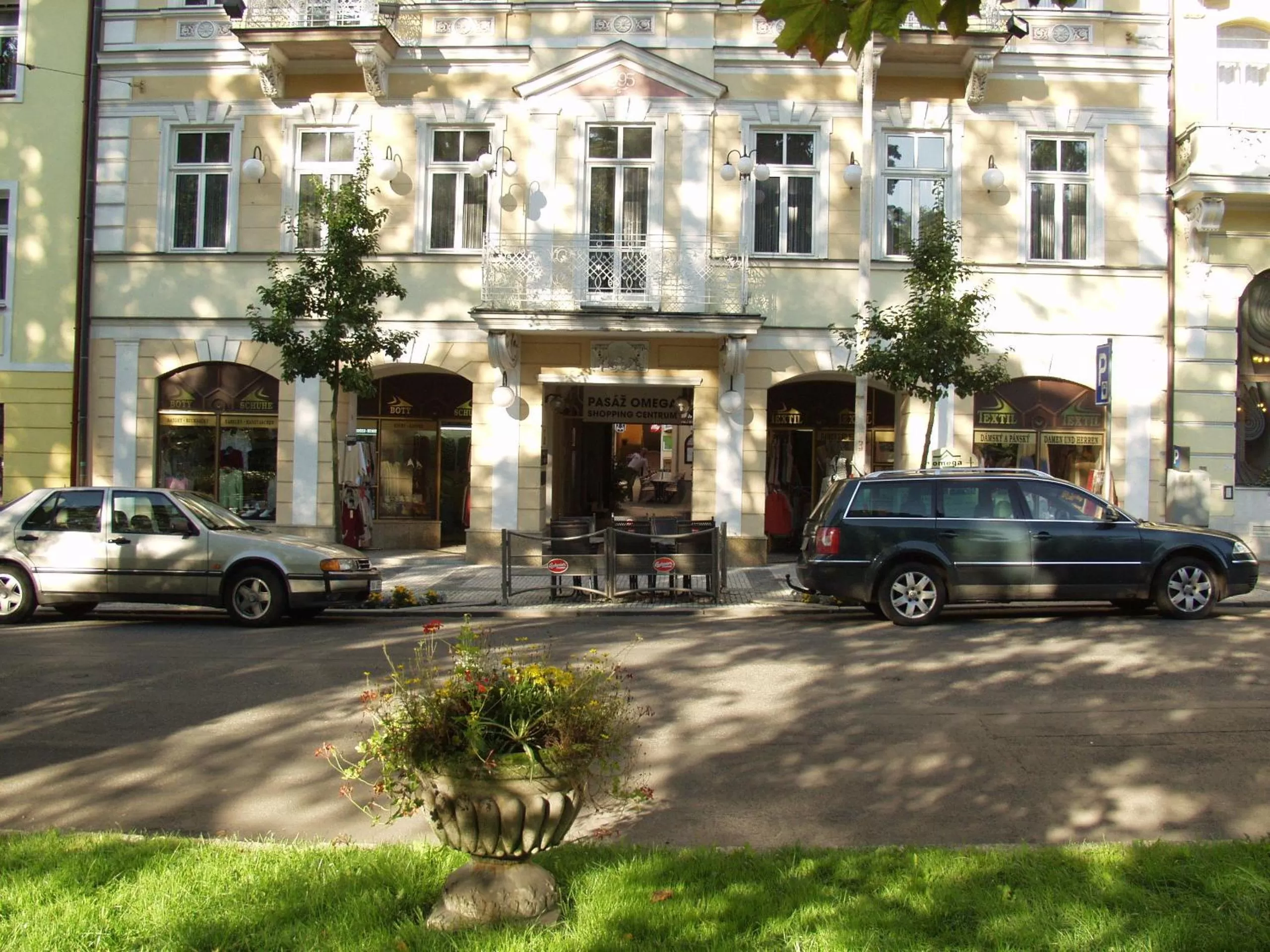 Facade/entrance, Property Building in Apartma La Provence