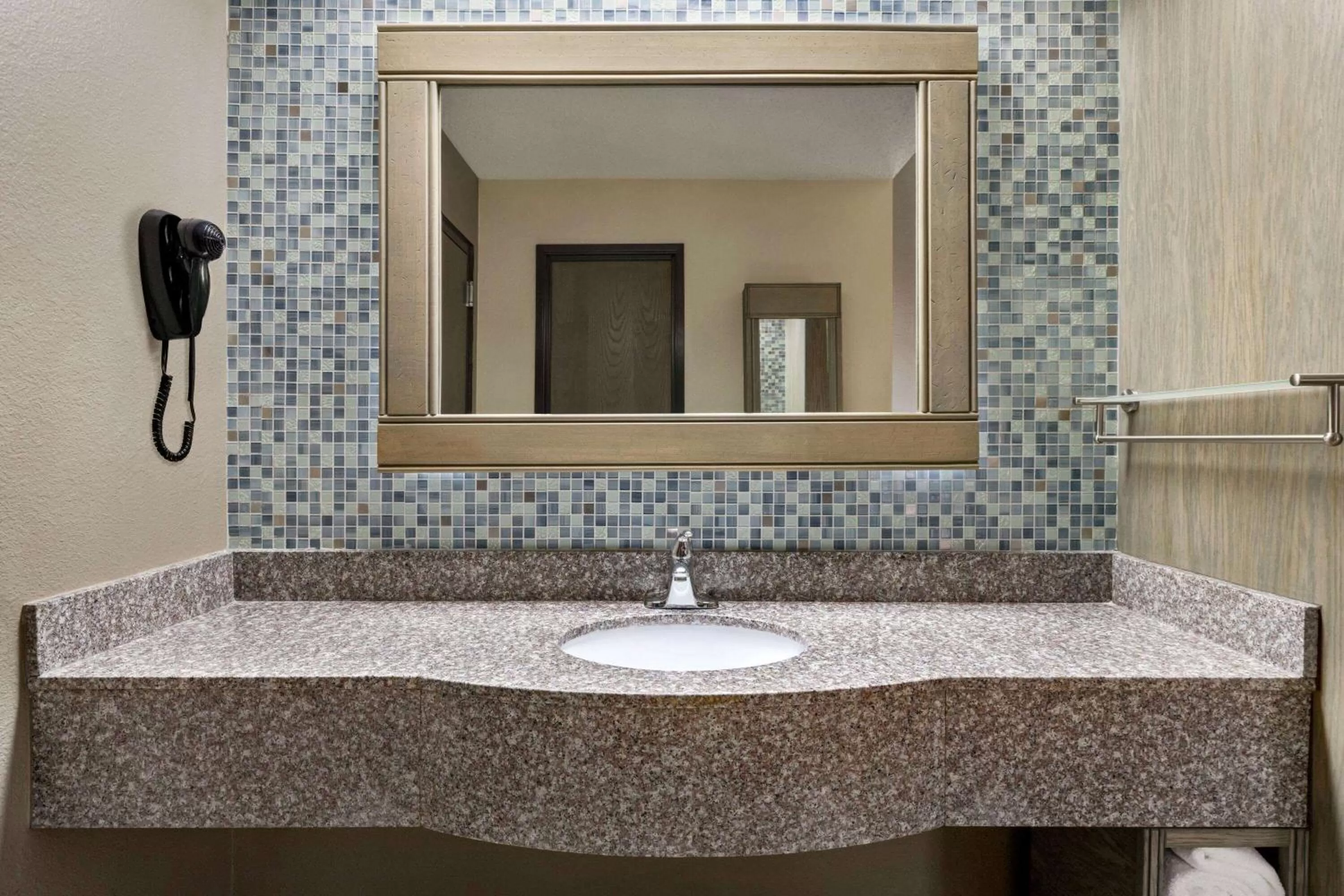 TV and multimedia in Travelodge by Wyndham Coffeyville