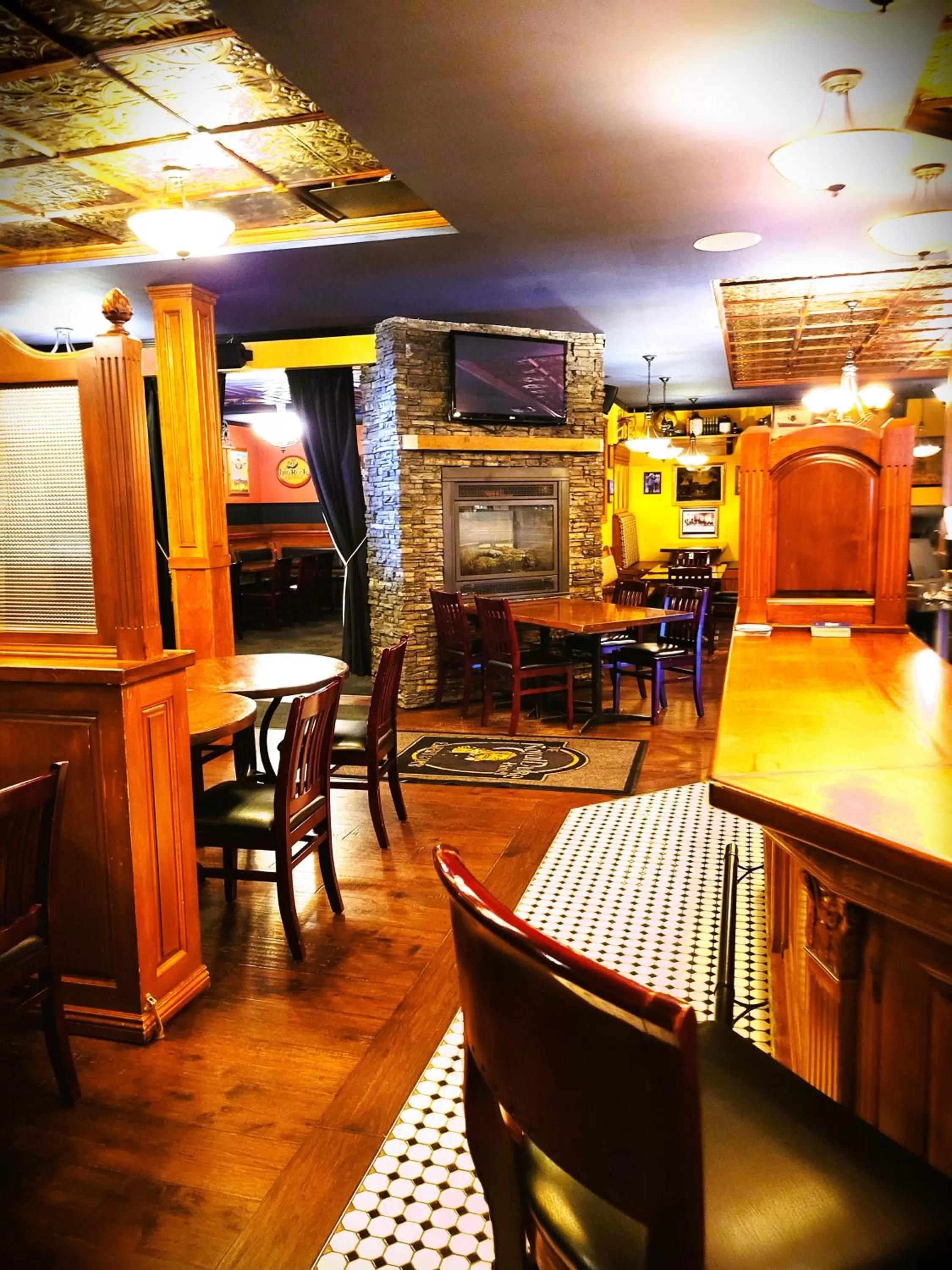 Nearby landmark, Restaurant/Places to Eat in Royal Duke Hotel