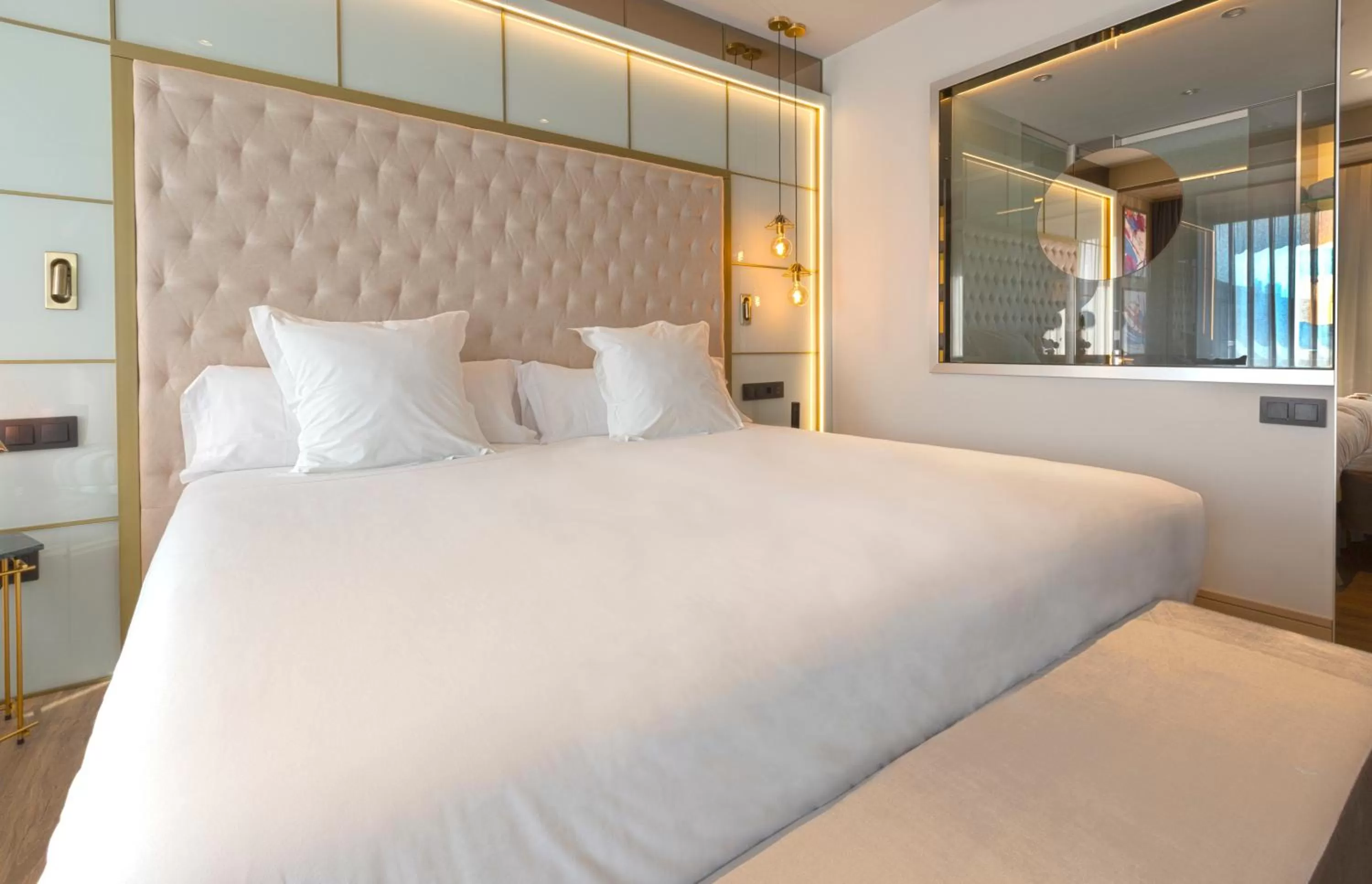 Photo of the whole room, Bed in Barceló Ourense