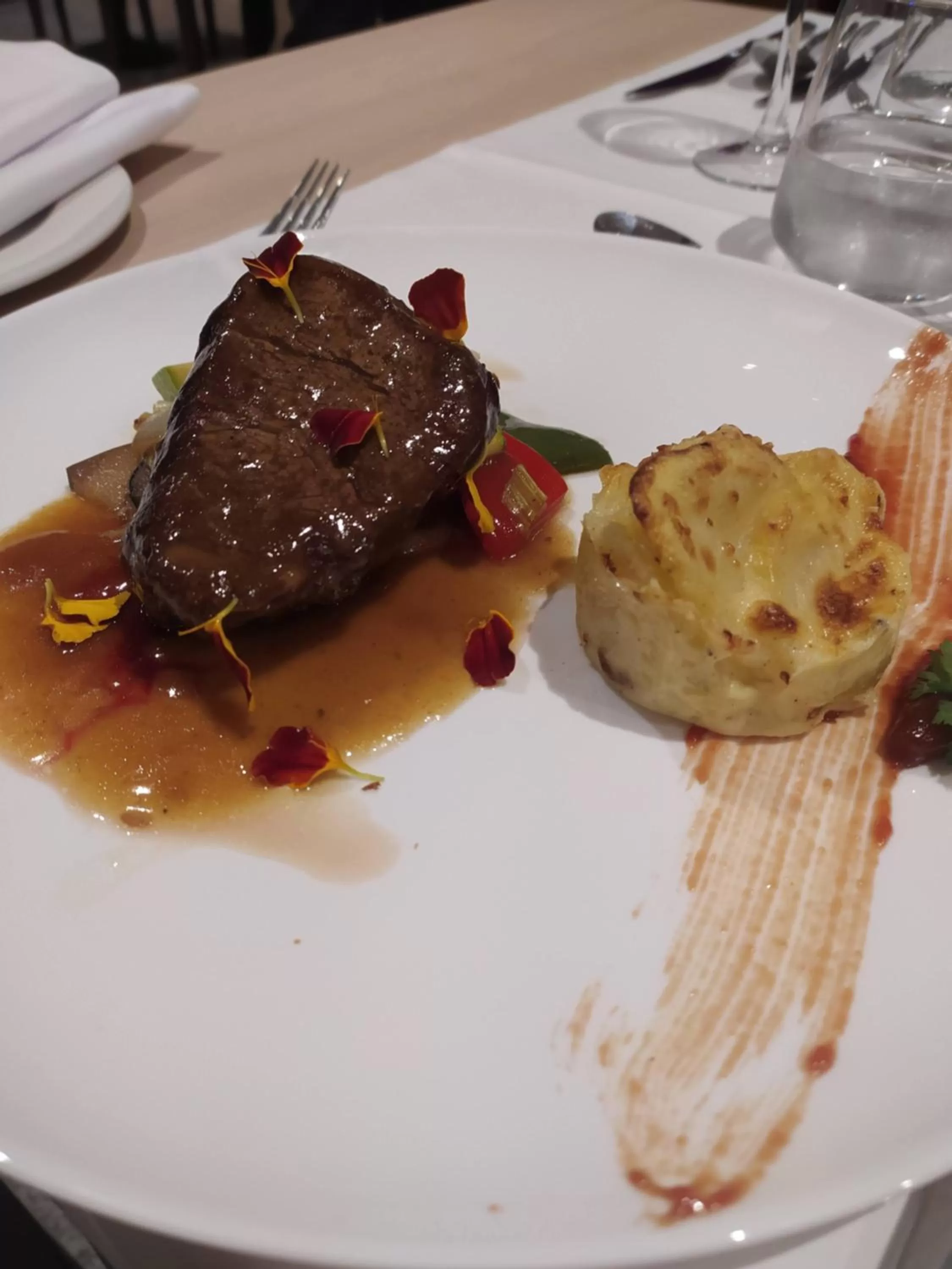 Restaurant/places to eat in Gara Suites Golf & Spa