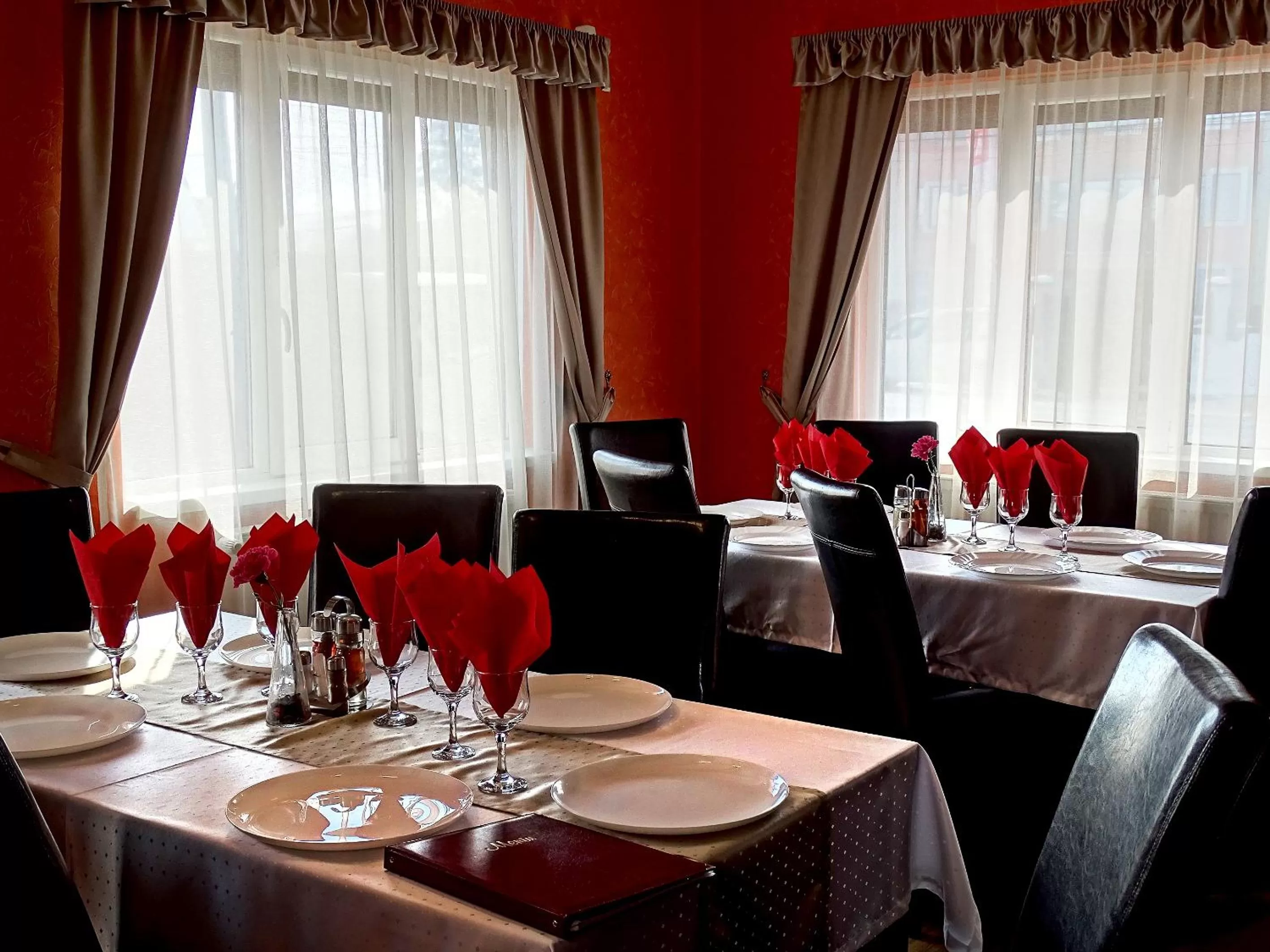 Restaurant/places to eat in Prince Hotel