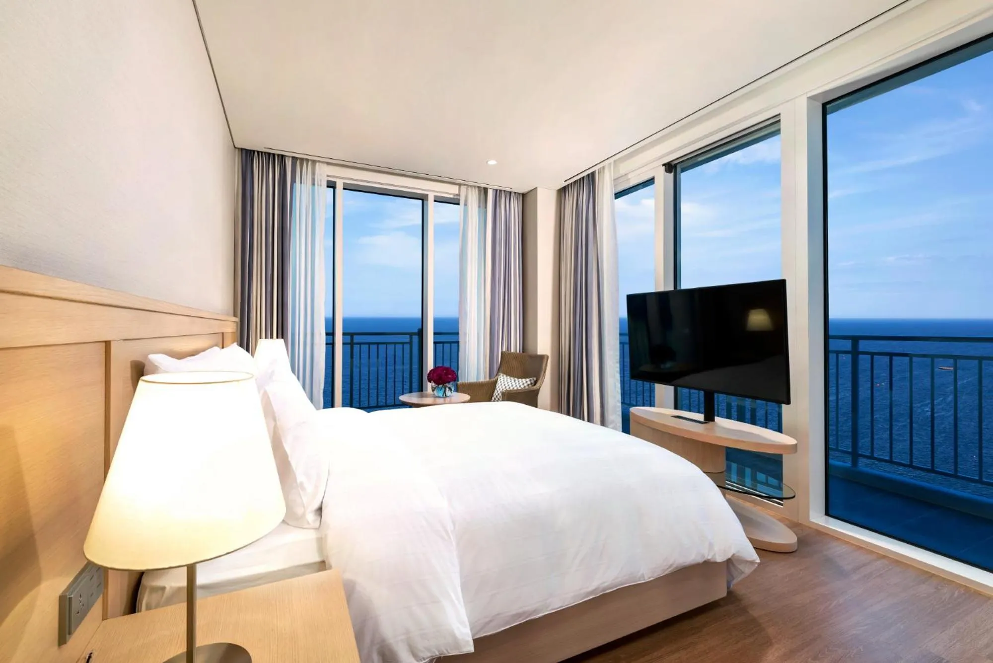 Bed in Lotte Resort Sokcho