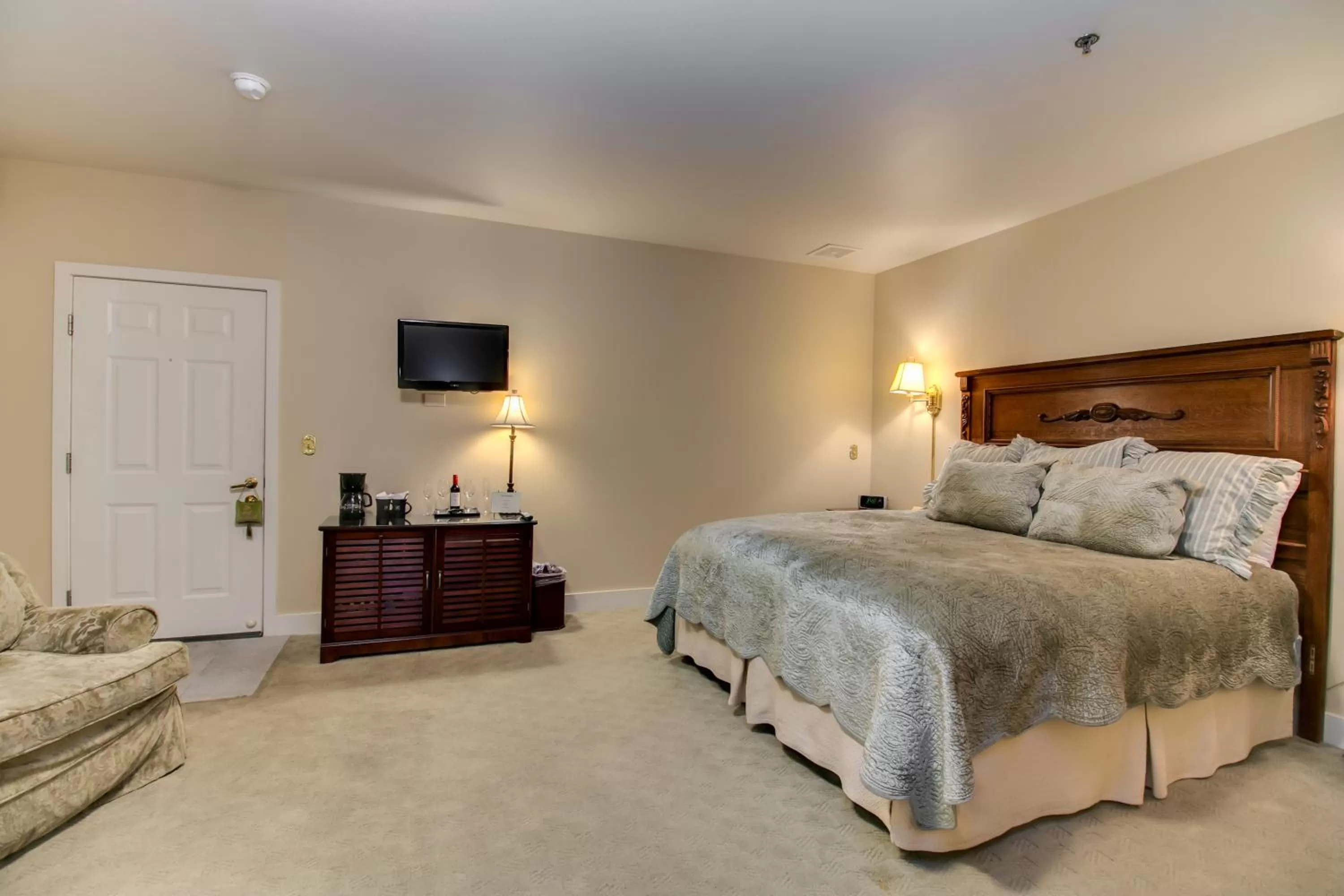 Bed in Winchester Inn