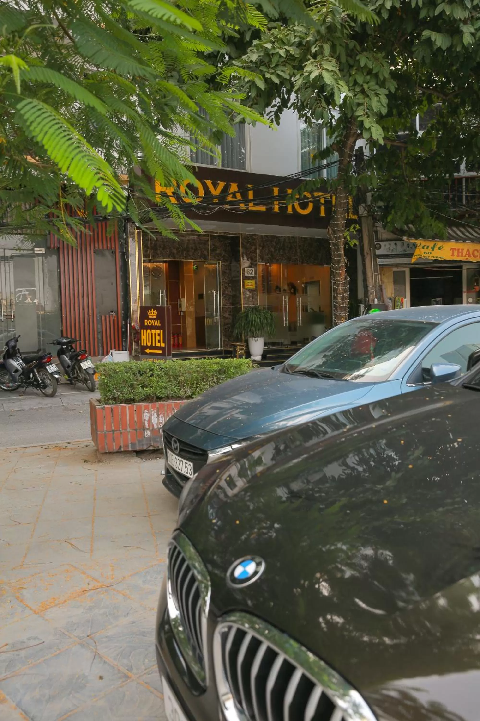 Facade/entrance, Property Building in Royal Hotel