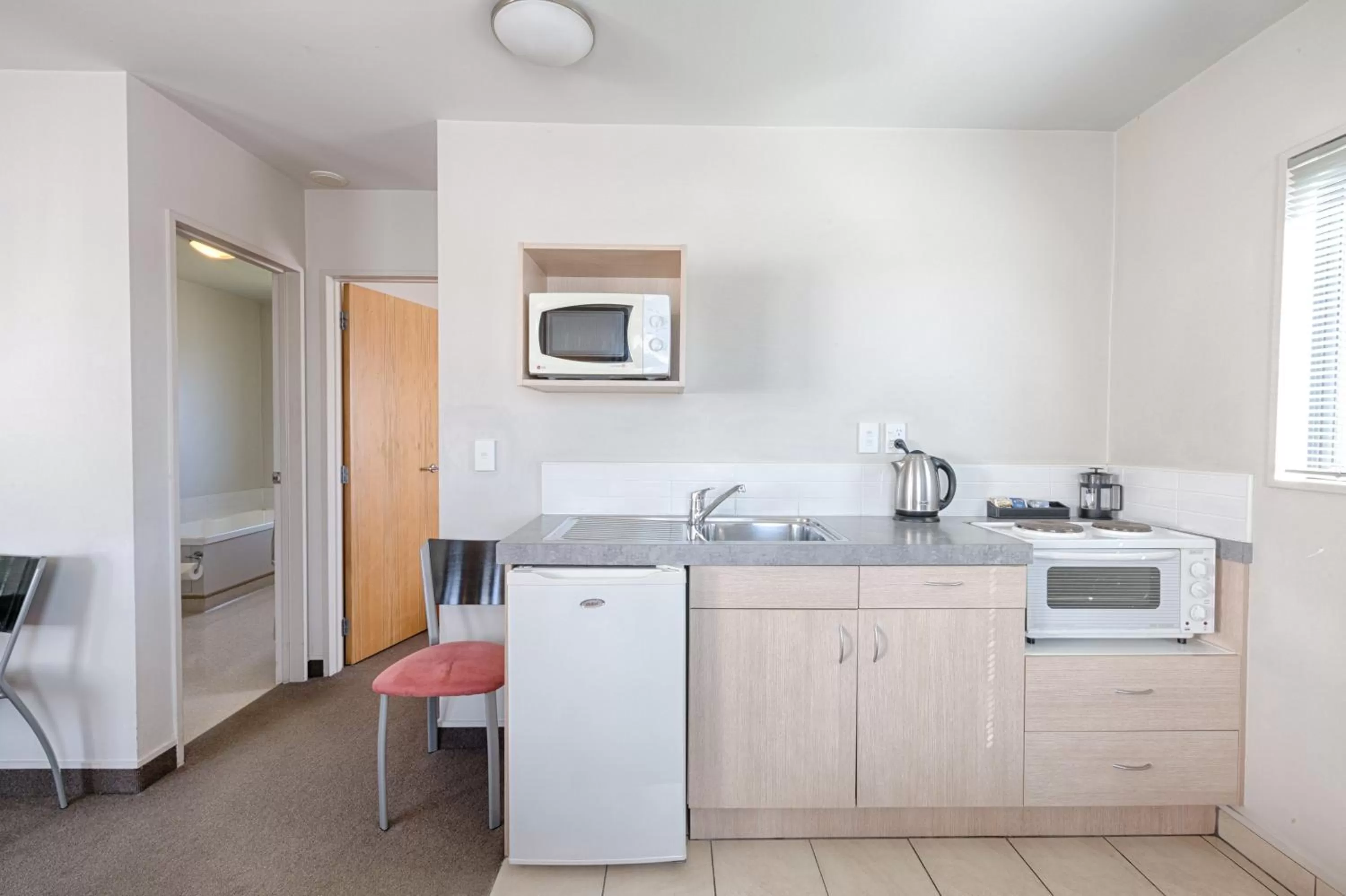 Kitchen or kitchenette in Bella Vista Motel Rotorua