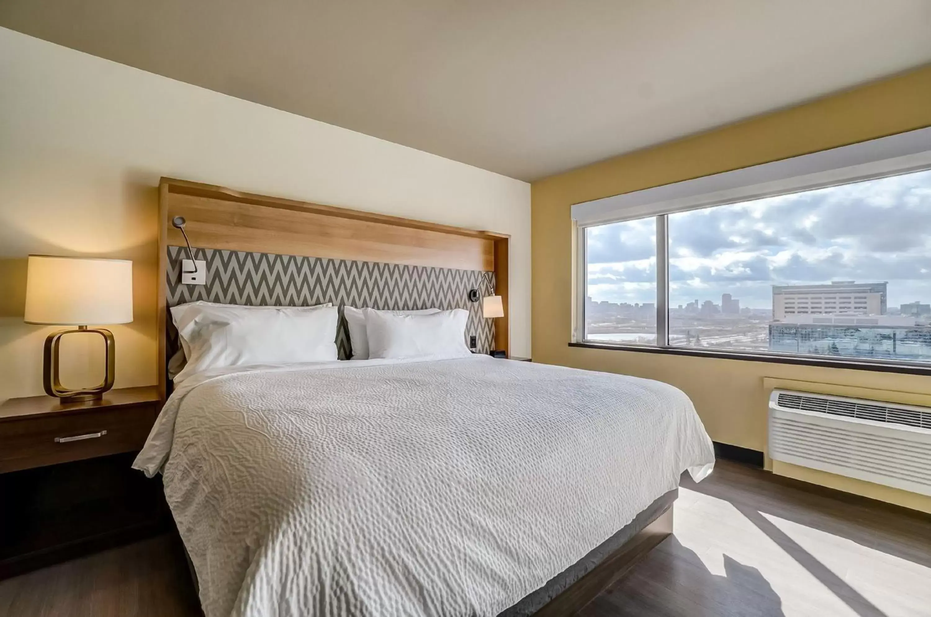 Standard Room in Holiday Inn Gatineau - Ottawa by IHG Standard Room in Holiday Inn Gatineau - Ottawa by IHG