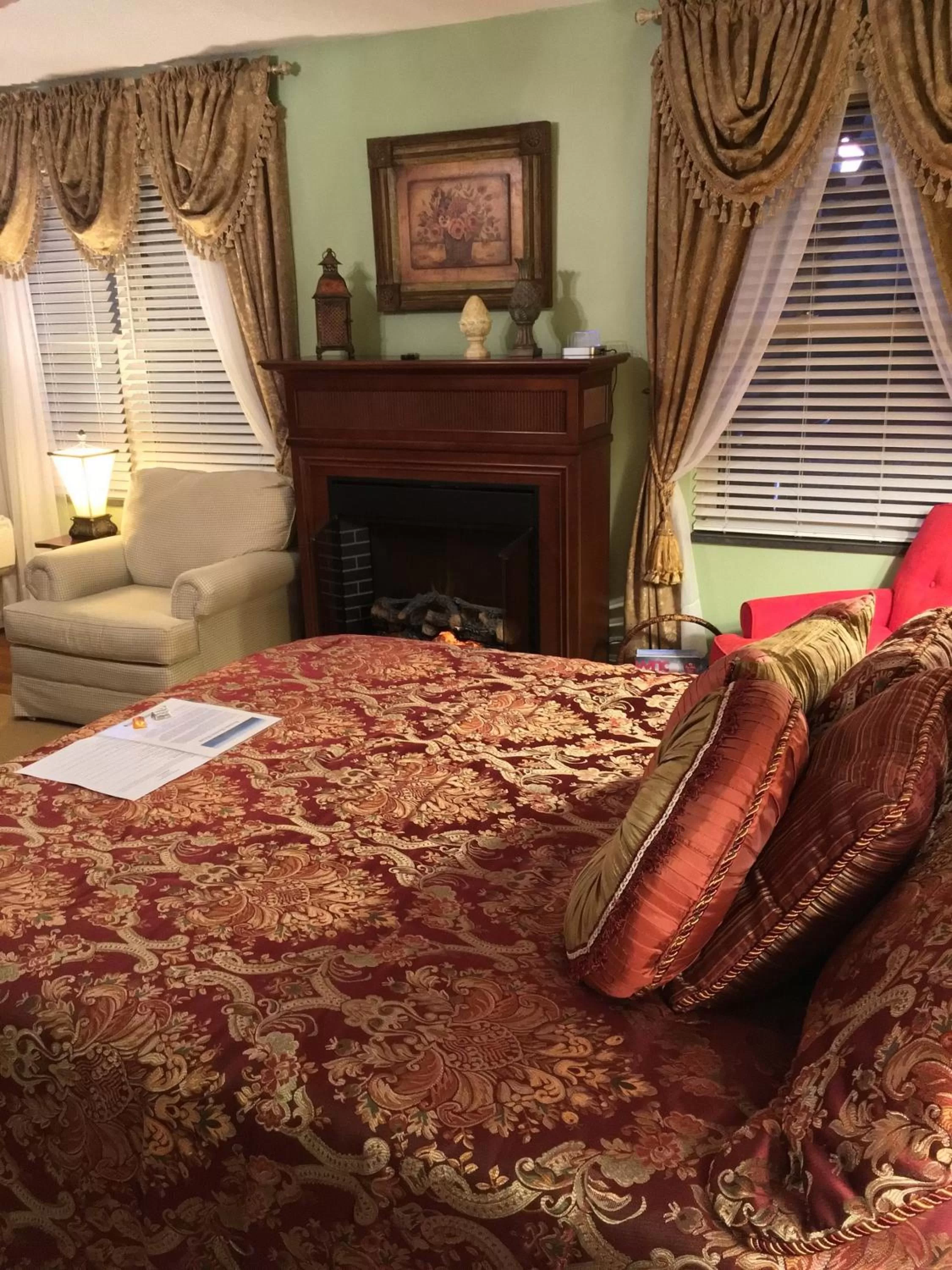 Bed in Brookside Mountain Mist Inn