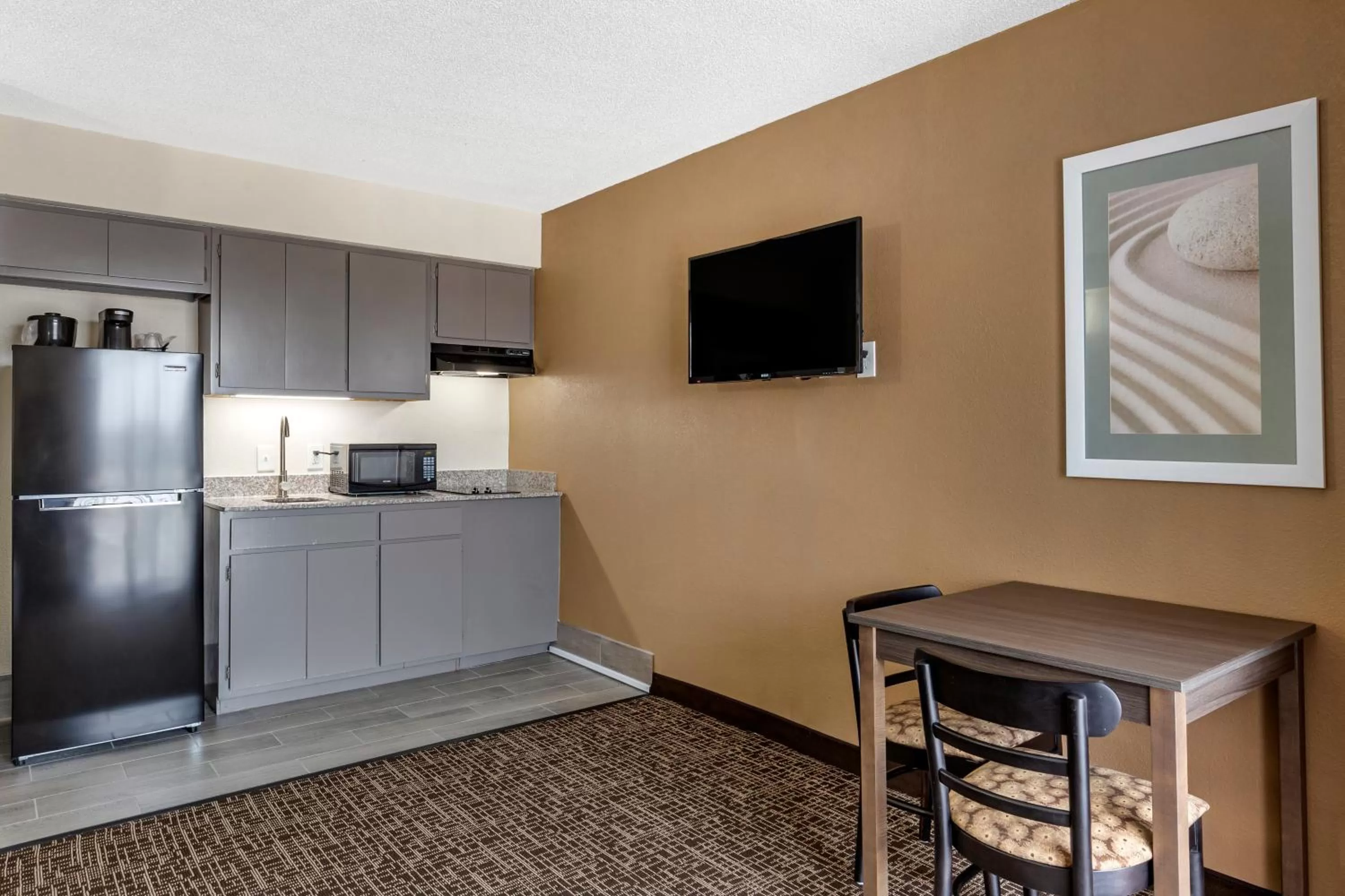 Kitchen or kitchenette in Quality Inn & Suites Spring Lake - Fayetteville near Fort Bragg