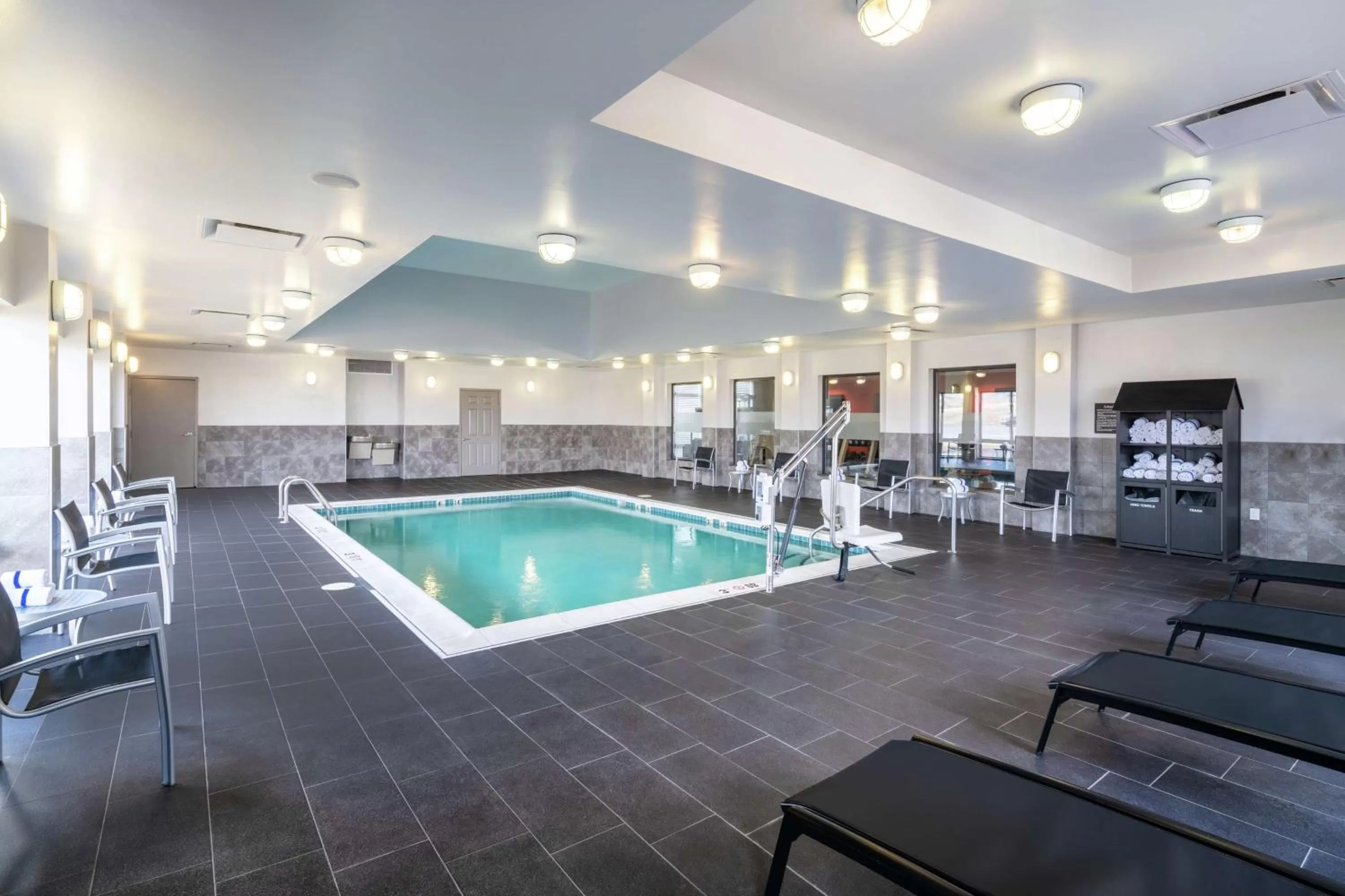 Pool view in Hampton Inn and Suites Roanoke Airport/Valley View Mall