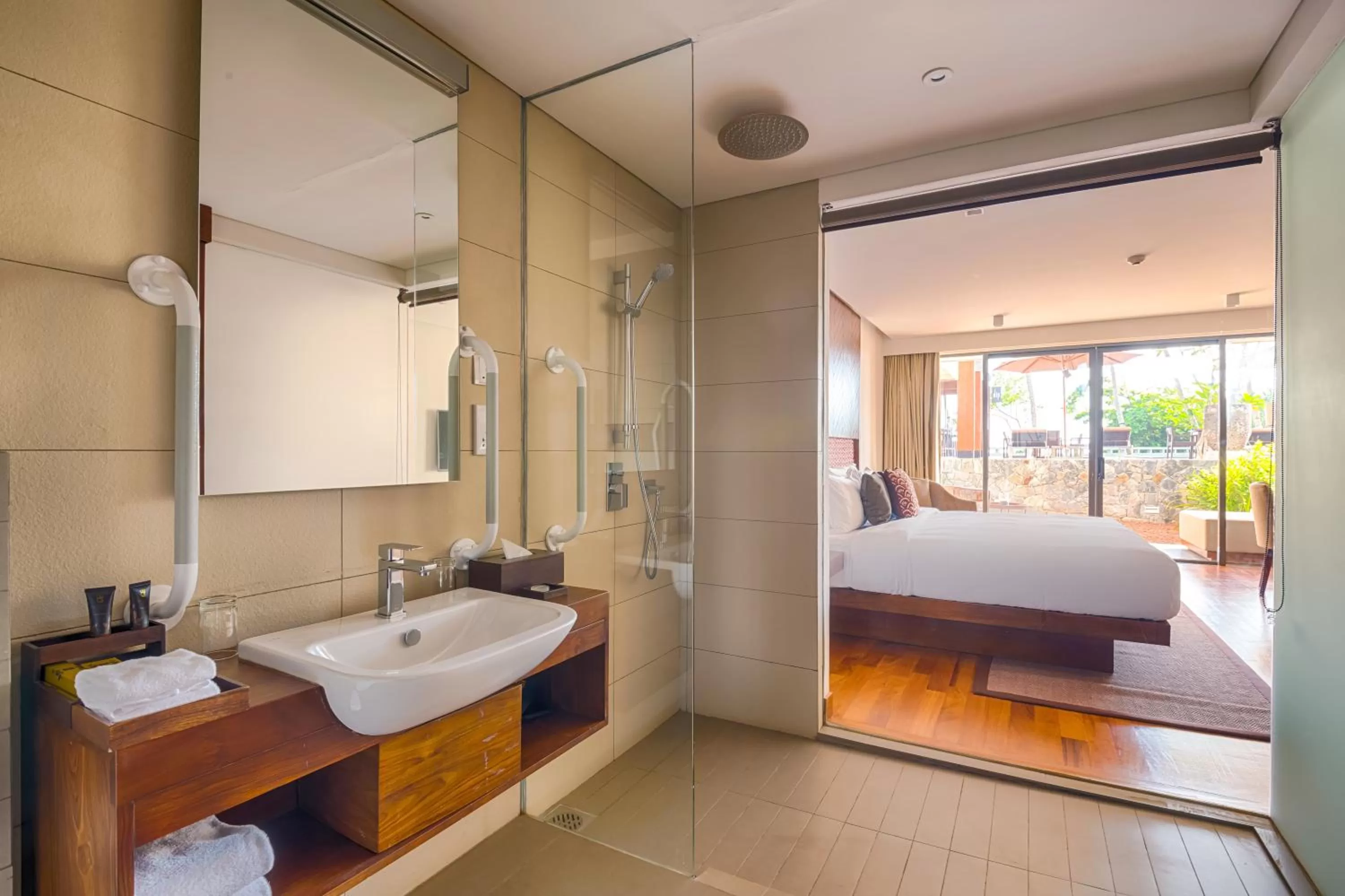 Bathroom, Bed in Le Grand Galle