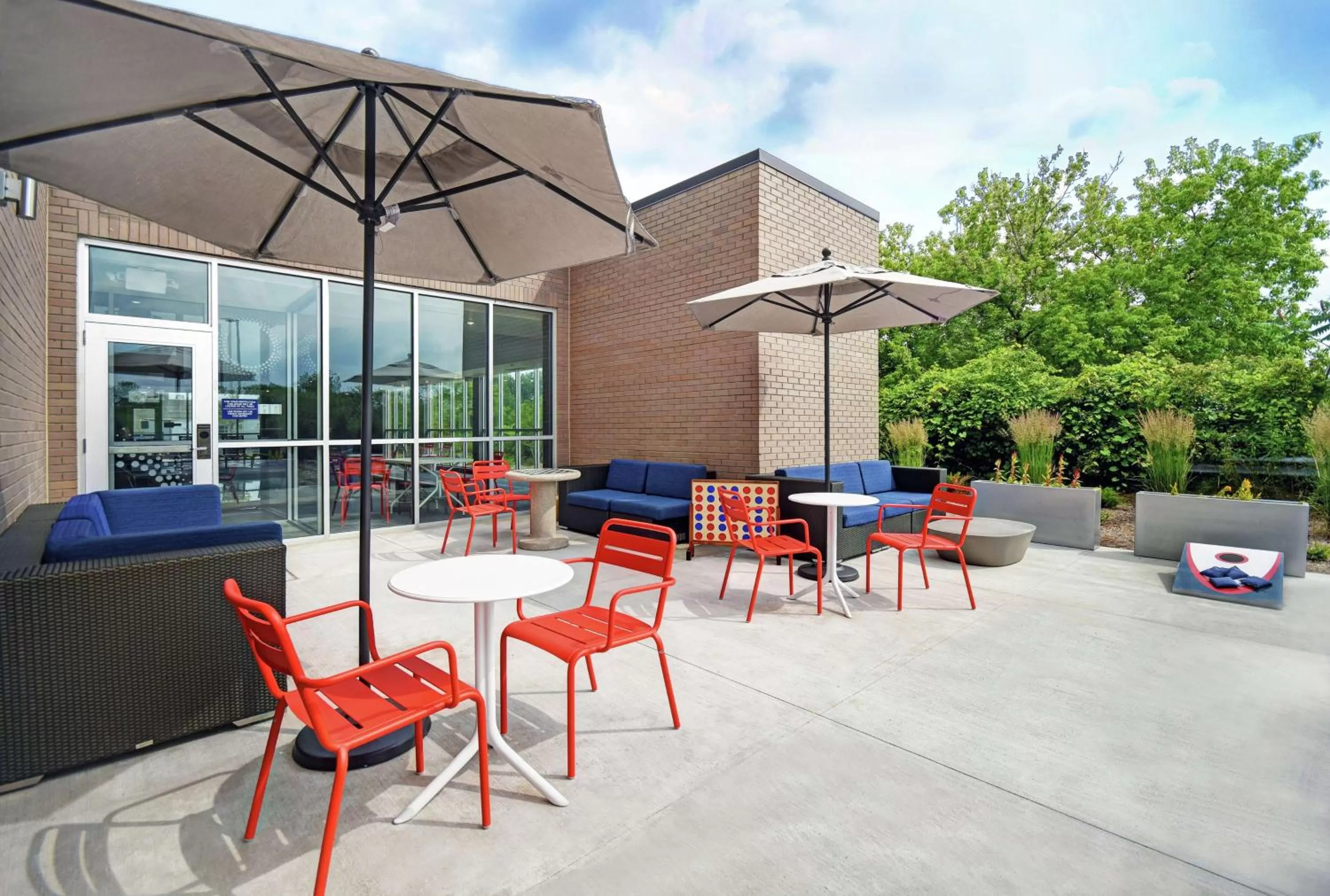 Patio in Tru By Hilton Grand Rapids Airport