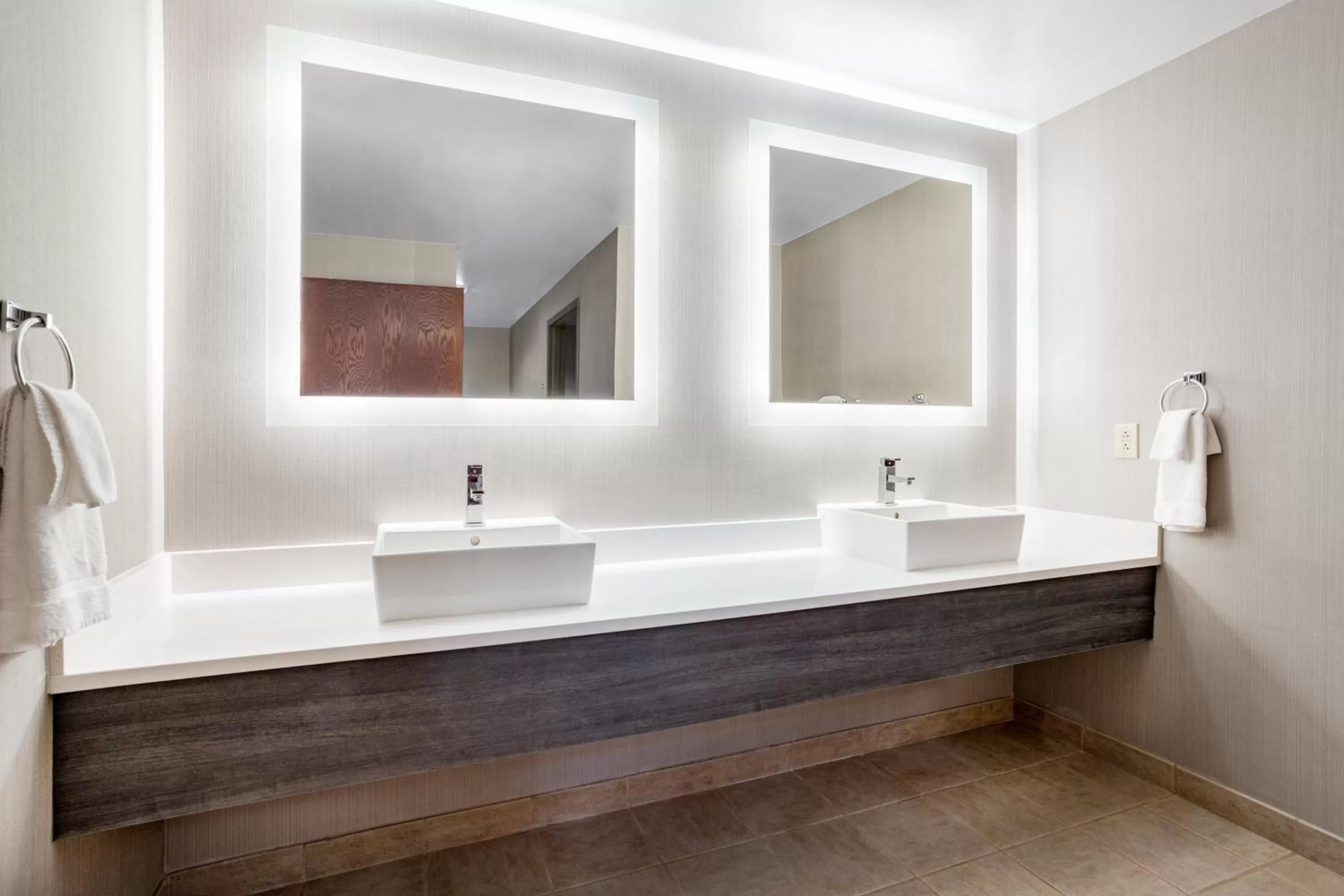 Bathroom in Holiday Inn Lafayette-City Centre by IHG