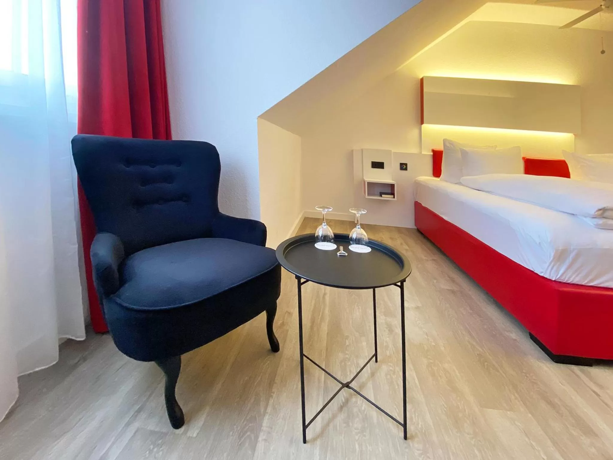 Seating area, Bed in DORMERO Hotel Hoyerswerda