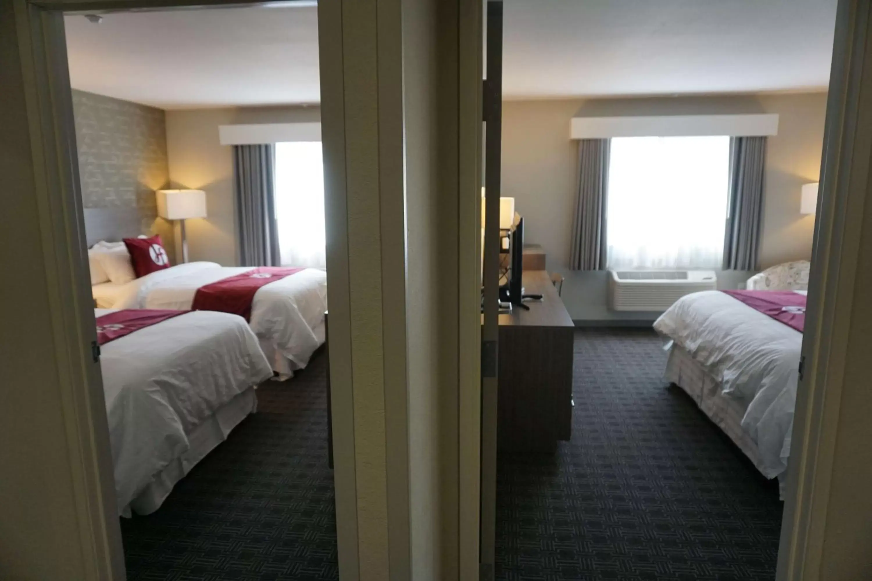 Two-Bedroom Suite with King and Two Double Beds in Hartford Hotel Best Western Signature Collection Two-Bedroom Suite with King and Two Double Beds in Hartford Hotel Best Western Signature Collection