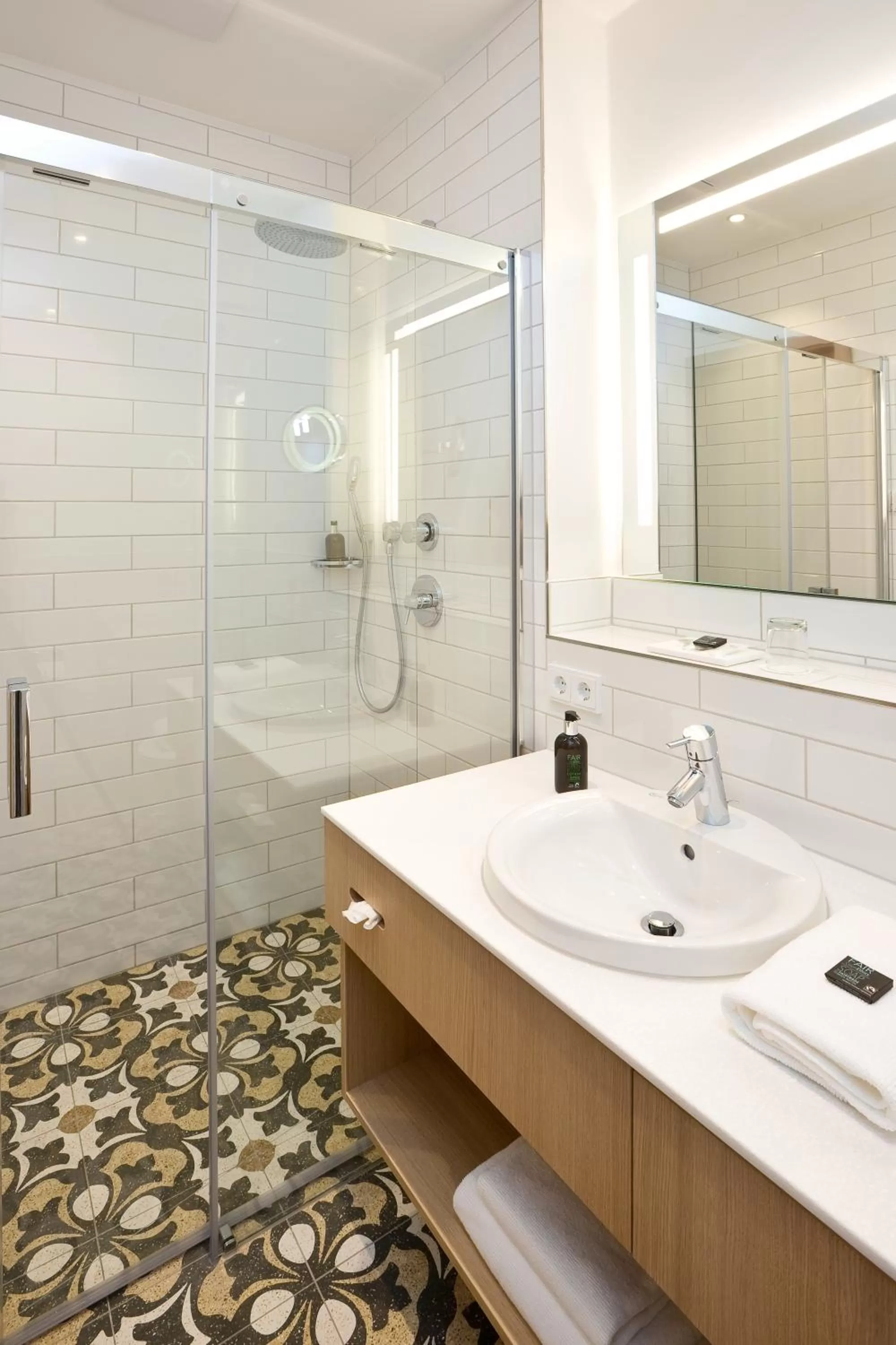 Shower in Hotel Hirsch